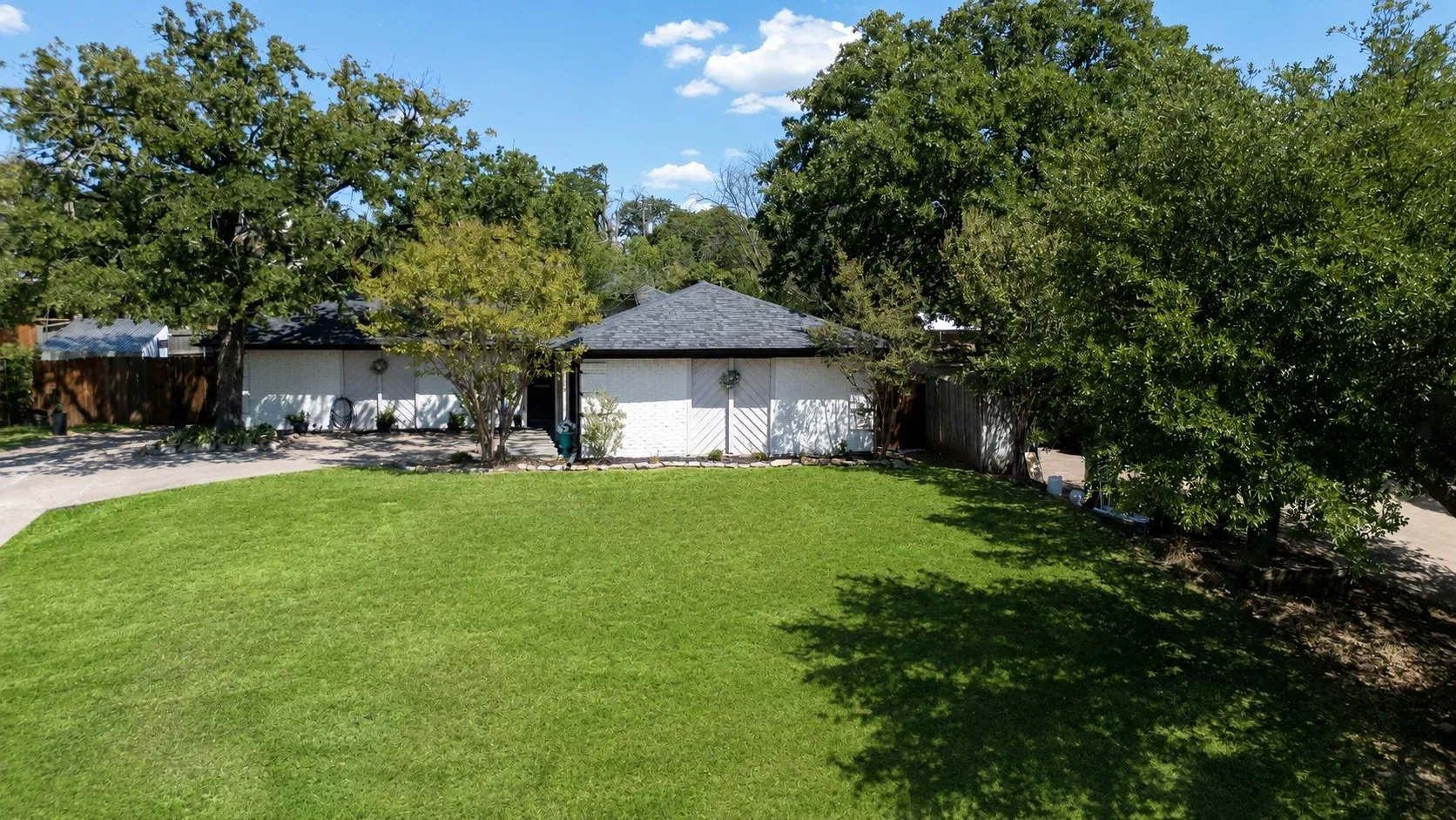 Single Family Residence For Sale in Tarrant County , 7300 Timberlane Drive, North Richland Hills, Texas 76182, 3 Bedroom, 2 Bathroom, 2 Garage spaces, 1,641 Sqft, built in 1985, mls#21364158, Real Estate Agent in North Richland Hills, Homes For Sale in Tarrant county, Homes For Sale in North Richland Hills, Realtor in North Richland Hills Texas, Real Estate Brokerage Independent Realty Texas, Luminita Cordes Realtor
