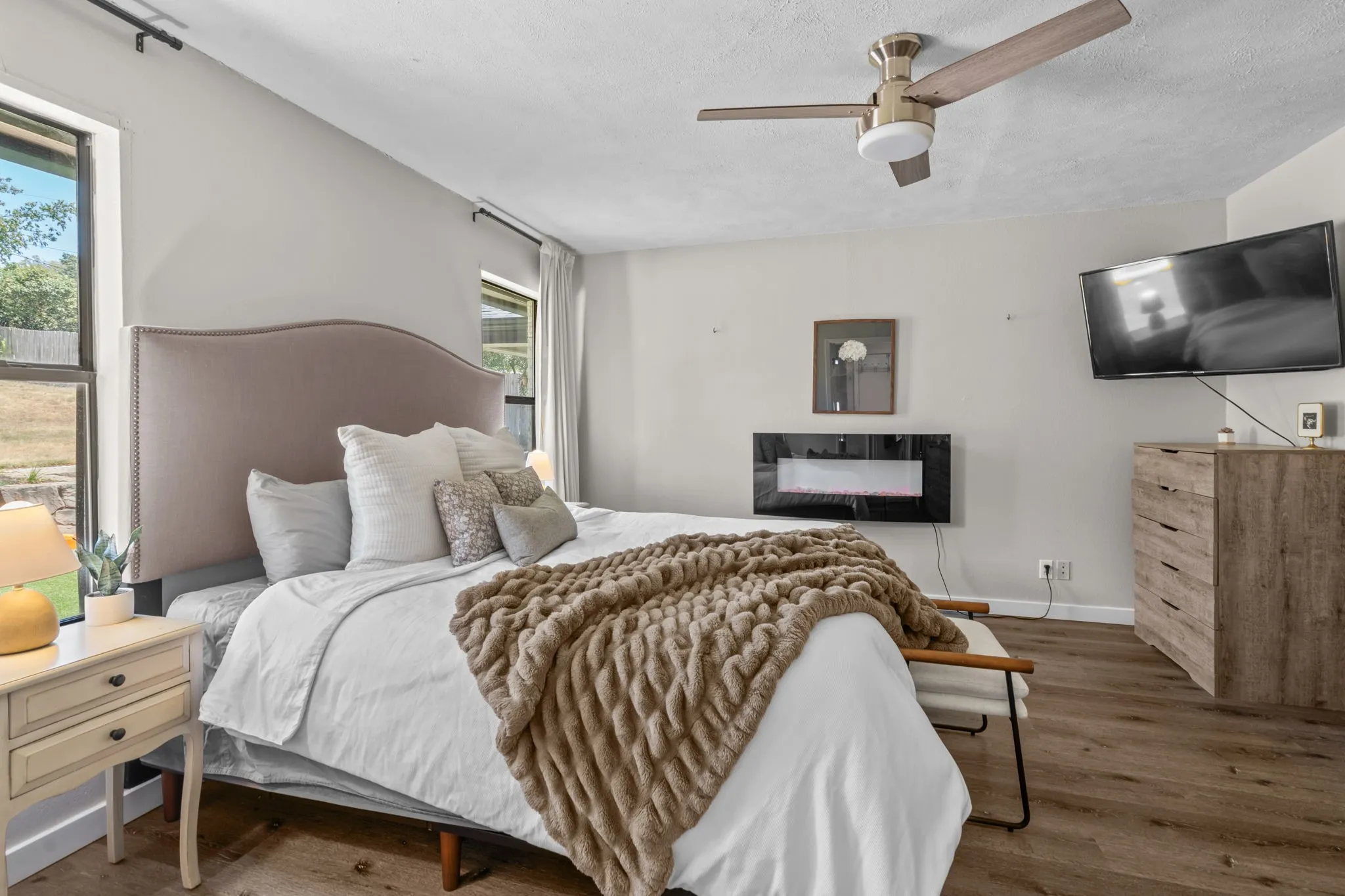 Single Family Residence For Sale in Tarrant County , 7300 Timberlane Drive, North Richland Hills, Texas 76182, 3 Bedroom, 2 Bathroom, 2 Garage spaces, 1,641 Sqft, built in 1985, mls#21364158, Real Estate Agent in North Richland Hills, Homes For Sale in Tarrant county, Homes For Sale in North Richland Hills, Realtor in North Richland Hills Texas, Real Estate Brokerage Independent Realty Texas, Luminita Cordes Realtor
