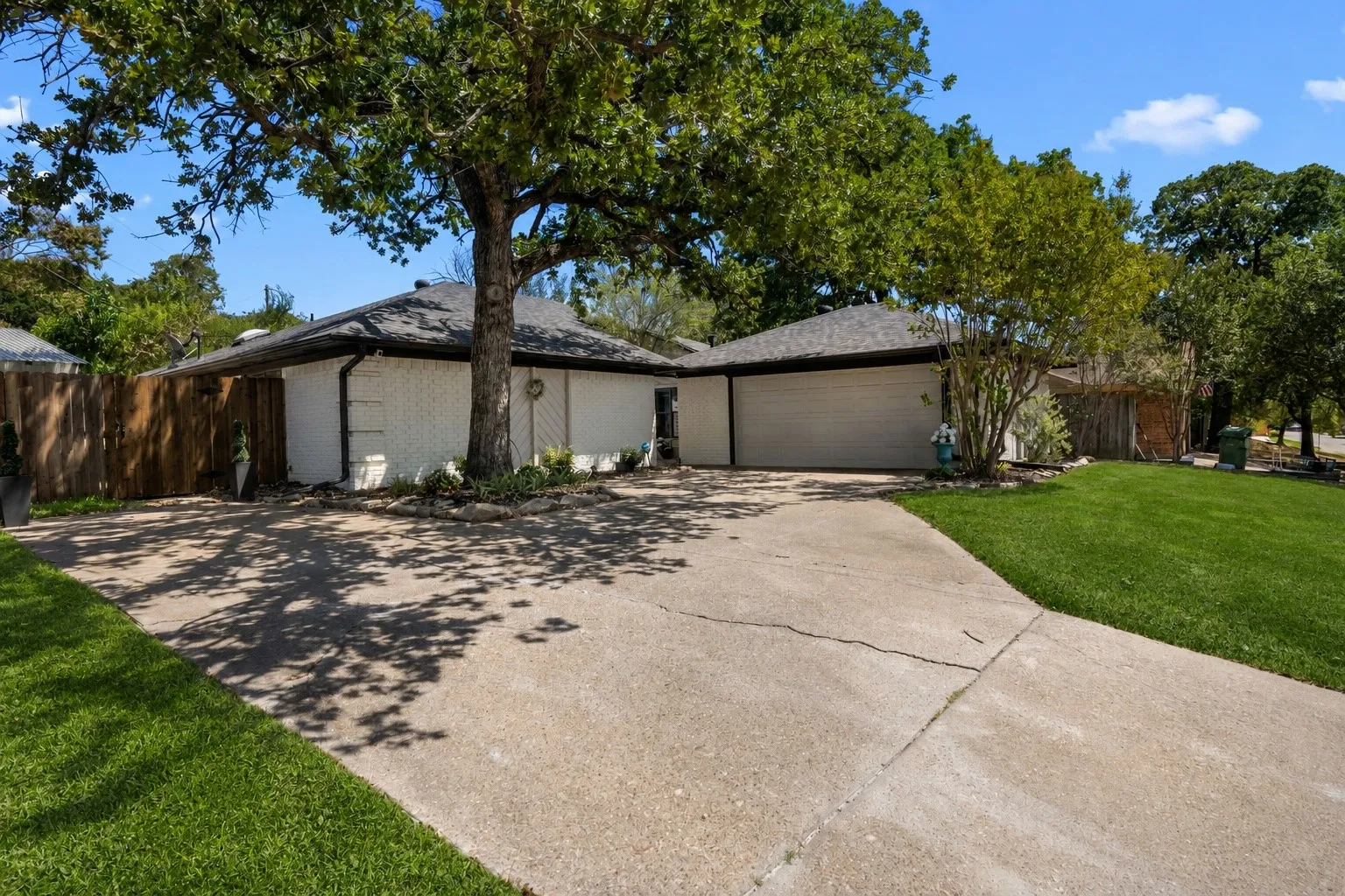 Single Family Residence For Sale in Tarrant County , 7300 Timberlane Drive, North Richland Hills, Texas 76182, 3 Bedroom, 2 Bathroom, 2 Garage spaces, 1,641 Sqft, built in 1985, mls#21364158, Real Estate Agent in North Richland Hills, Homes For Sale in Tarrant county, Homes For Sale in North Richland Hills, Realtor in North Richland Hills Texas, Real Estate Brokerage Independent Realty Texas, Luminita Cordes Realtor