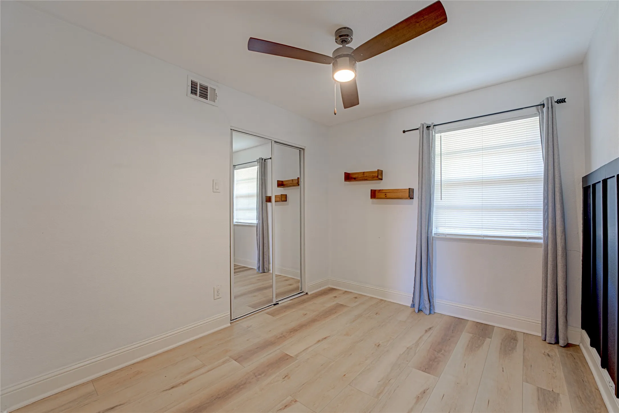 Single Family Residence For Sale in Dallas County , 3217 Centennial Drive, Garland, Texas 75042, 4 Bedroom, 2 Bathroom, Garage spaces, 1,818 Sqft, built in 1960, mls#21363268, Real Estate Agent in Garland, Homes For Sale in Dallas county, Homes For Sale in Garland, Realtor in Garland Texas, Real Estate Brokerage Independent Realty Texas, Luminita Cordes Realtor