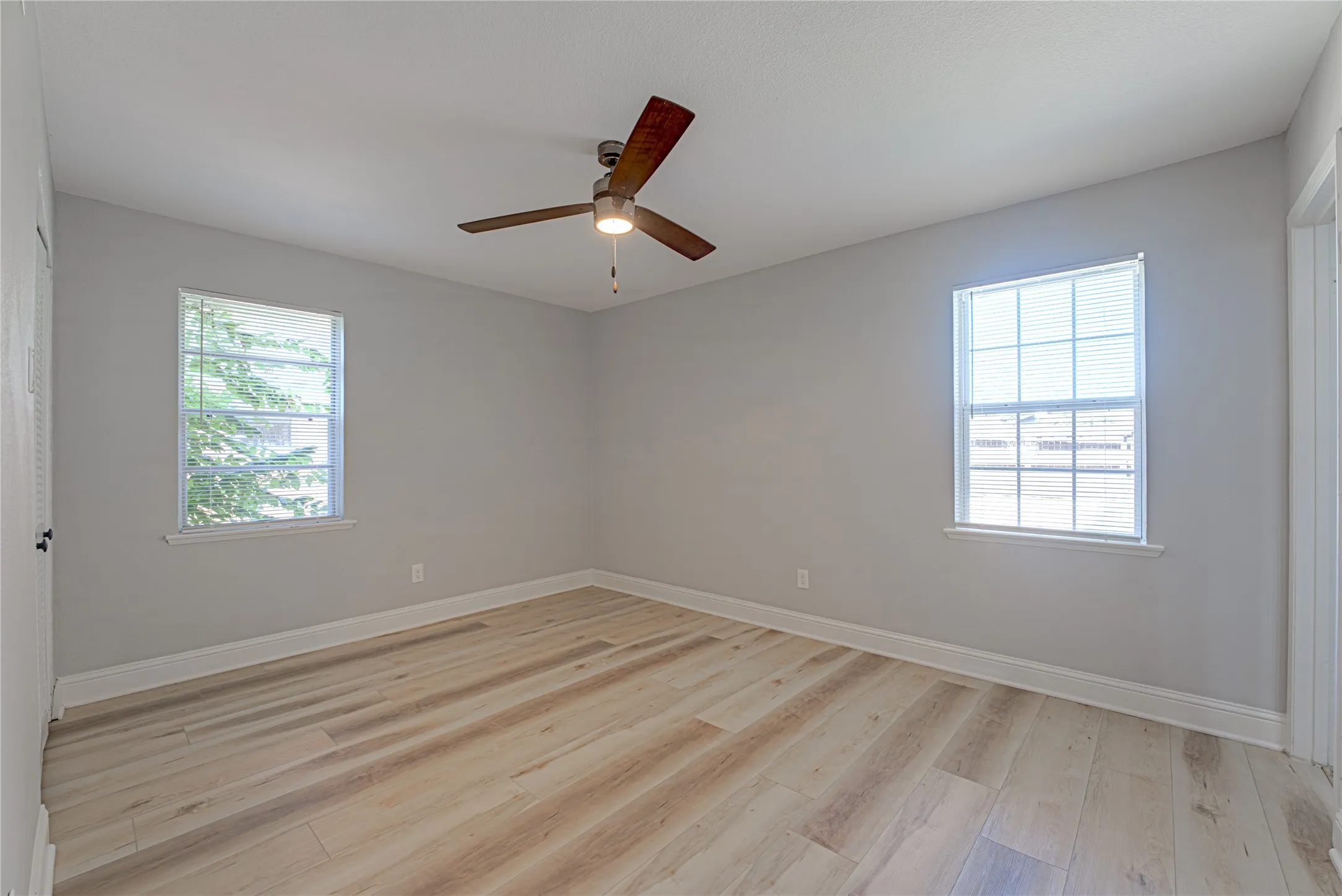 Single Family Residence For Sale in Dallas County , 3217 Centennial Drive, Garland, Texas 75042, 4 Bedroom, 2 Bathroom, Garage spaces, 1,818 Sqft, built in 1960, mls#21363268, Real Estate Agent in Garland, Homes For Sale in Dallas county, Homes For Sale in Garland, Realtor in Garland Texas, Real Estate Brokerage Independent Realty Texas, Luminita Cordes Realtor