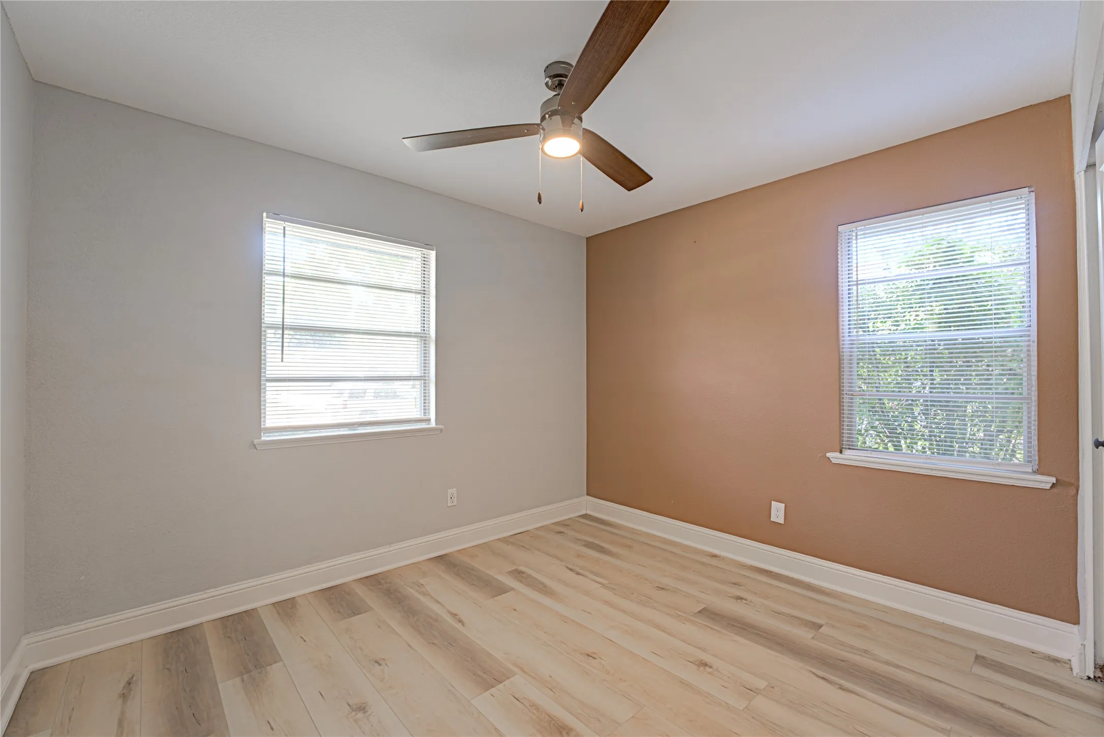 Single Family Residence For Sale in Dallas County , 3217 Centennial Drive, Garland, Texas 75042, 4 Bedroom, 2 Bathroom, Garage spaces, 1,818 Sqft, built in 1960, mls#21363268, Real Estate Agent in Garland, Homes For Sale in Dallas county, Homes For Sale in Garland, Realtor in Garland Texas, Real Estate Brokerage Independent Realty Texas, Luminita Cordes Realtor