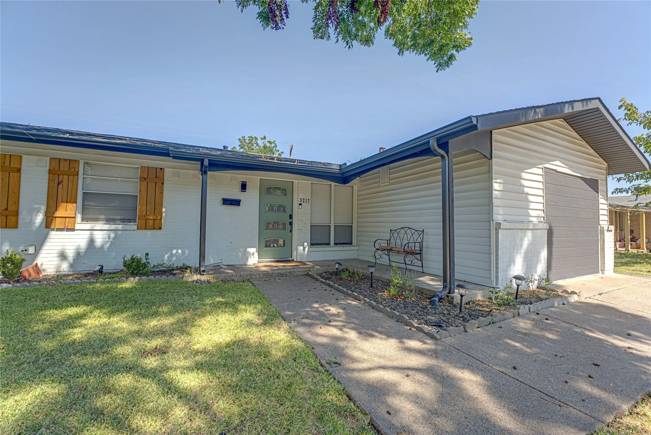 Single Family Residence For Sale in Dallas County , 3217 Centennial Drive, Garland, Texas 75042, 4 Bedroom, 2 Bathroom, Garage spaces, 1,818 Sqft, built in 1960, mls#21363268, Real Estate Agent in Garland, Homes For Sale in Dallas county, Homes For Sale in Garland, Realtor in Garland Texas, Real Estate Brokerage Independent Realty Texas, Luminita Cordes Realtor