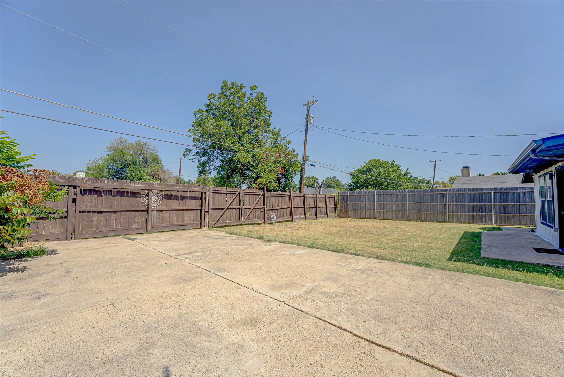 Single Family Residence For Sale in Dallas County , 3217 Centennial Drive, Garland, Texas 75042, 4 Bedroom, 2 Bathroom, Garage spaces, 1,818 Sqft, built in 1960, mls#21363268, Real Estate Agent in Garland, Homes For Sale in Dallas county, Homes For Sale in Garland, Realtor in Garland Texas, Real Estate Brokerage Independent Realty Texas, Luminita Cordes Realtor