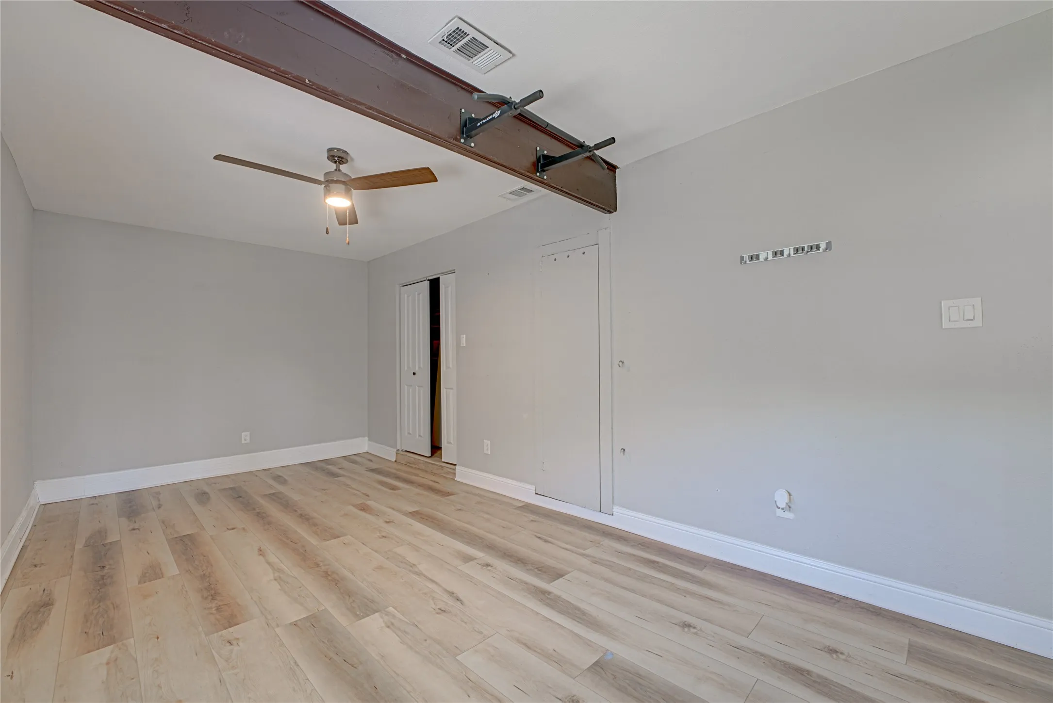 Single Family Residence For Sale in Dallas County , 3217 Centennial Drive, Garland, Texas 75042, 4 Bedroom, 2 Bathroom, Garage spaces, 1,818 Sqft, built in 1960, mls#21363268, Real Estate Agent in Garland, Homes For Sale in Dallas county, Homes For Sale in Garland, Realtor in Garland Texas, Real Estate Brokerage Independent Realty Texas, Luminita Cordes Realtor