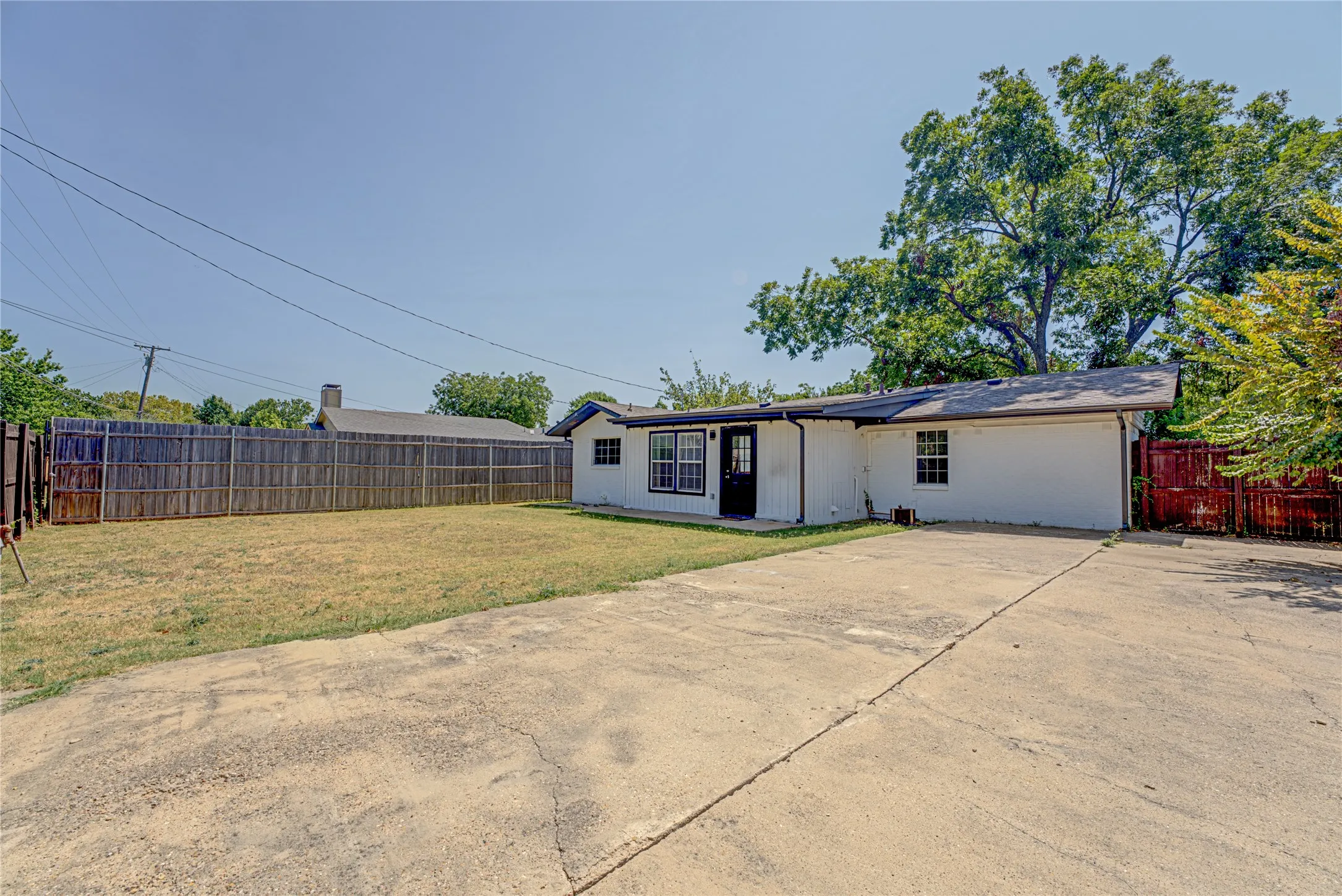 Single Family Residence For Sale in Dallas County , 3217 Centennial Drive, Garland, Texas 75042, 4 Bedroom, 2 Bathroom, Garage spaces, 1,818 Sqft, built in 1960, mls#21363268, Real Estate Agent in Garland, Homes For Sale in Dallas county, Homes For Sale in Garland, Realtor in Garland Texas, Real Estate Brokerage Independent Realty Texas, Luminita Cordes Realtor