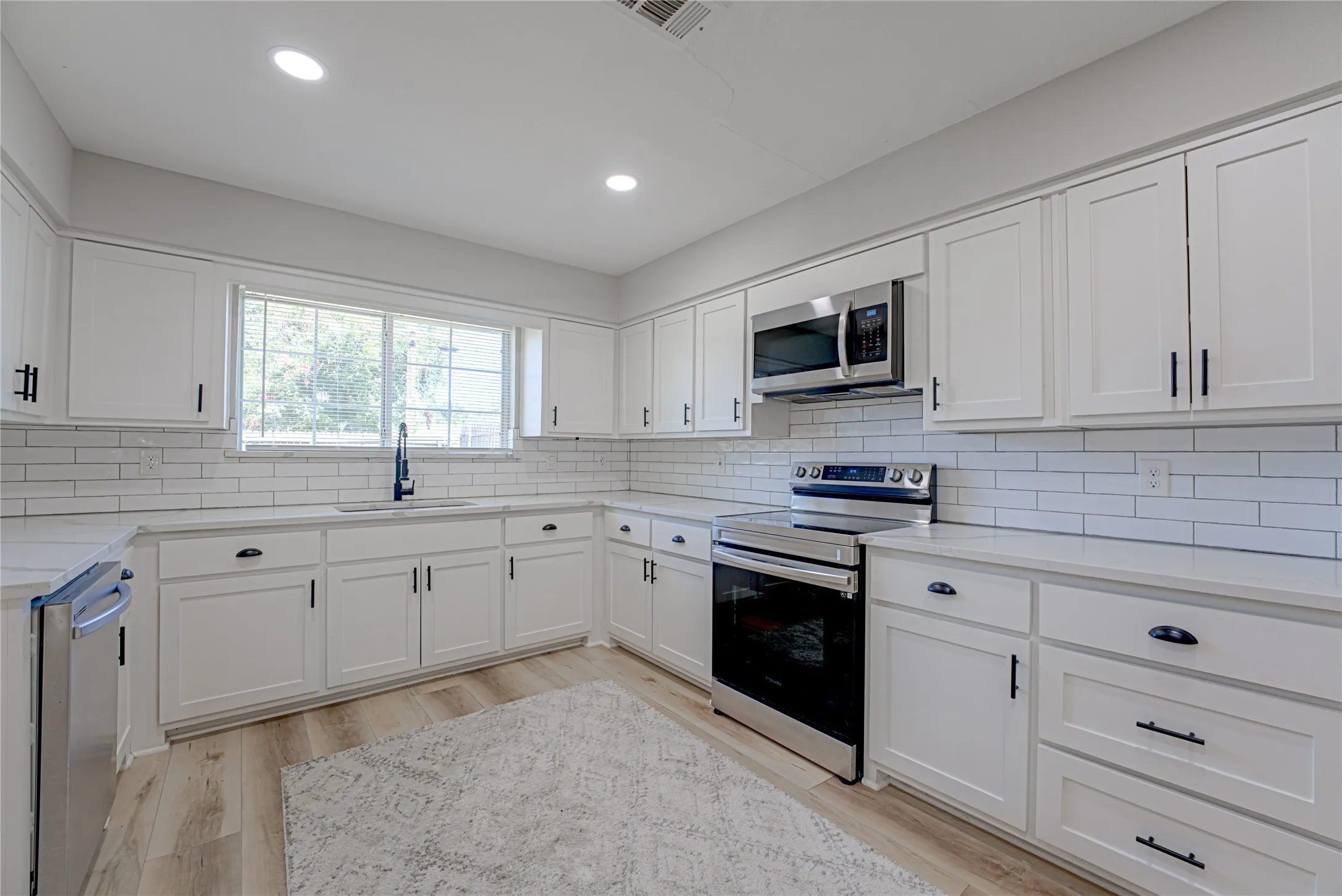 Single Family Residence For Sale in Dallas County , 3217 Centennial Drive, Garland, Texas 75042, 4 Bedroom, 2 Bathroom, Garage spaces, 1,818 Sqft, built in 1960, mls#21363268, Real Estate Agent in Garland, Homes For Sale in Dallas county, Homes For Sale in Garland, Realtor in Garland Texas, Real Estate Brokerage Independent Realty Texas, Luminita Cordes Realtor
