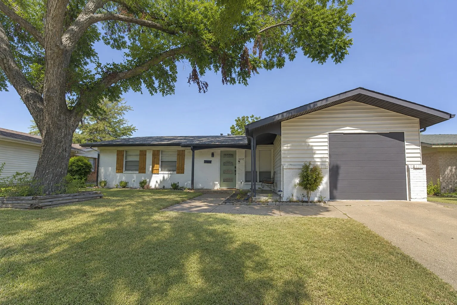 Single Family Residence For Sale in Dallas County , 3217 Centennial Drive, Garland, Texas 75042, 4 Bedroom, 2 Bathroom, Garage spaces, 1,818 Sqft, built in 1960, mls#21363268, Real Estate Agent in Garland, Homes For Sale in Dallas county, Homes For Sale in Garland, Realtor in Garland Texas, Real Estate Brokerage Independent Realty Texas, Luminita Cordes Realtor