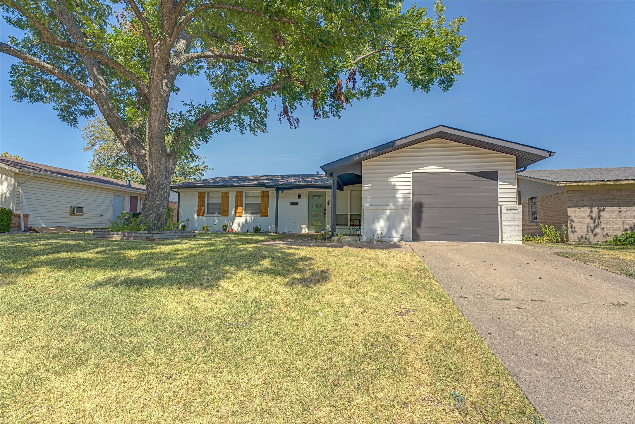 Single Family Residence For Sale in Dallas County , 3217 Centennial Drive, Garland, Texas 75042, 4 Bedroom, 2 Bathroom, Garage spaces, 1,818 Sqft, built in 1960, mls#21363268, Real Estate Agent in Garland, Homes For Sale in Dallas county, Homes For Sale in Garland, Realtor in Garland Texas, Real Estate Brokerage Independent Realty Texas, Luminita Cordes Realtor