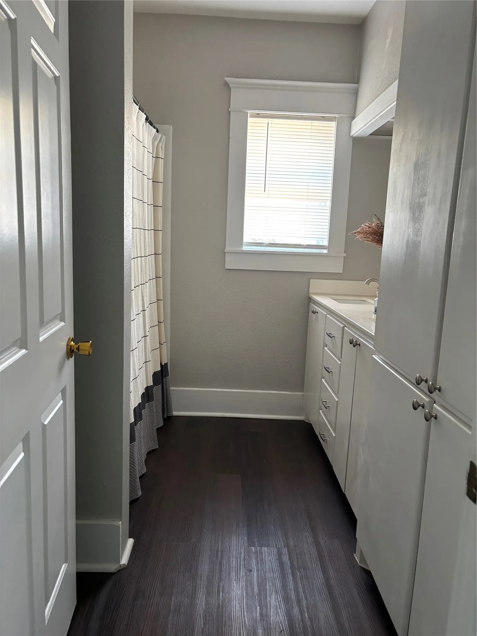 Single Family Residence For Sale in Fannin County , 311 W Sam Rayburn Drive, Bonham, Texas 75418, 2 Bedroom, 1 Bathroom, Garage spaces, 1,215 Sqft, built in 1905, mls#21365165, Real Estate Agent in Bonham, Homes For Sale in Fannin county, Homes For Sale in Bonham, Realtor in Bonham Texas, Real Estate Brokerage Independent Realty Texas, Luminita Cordes Realtor