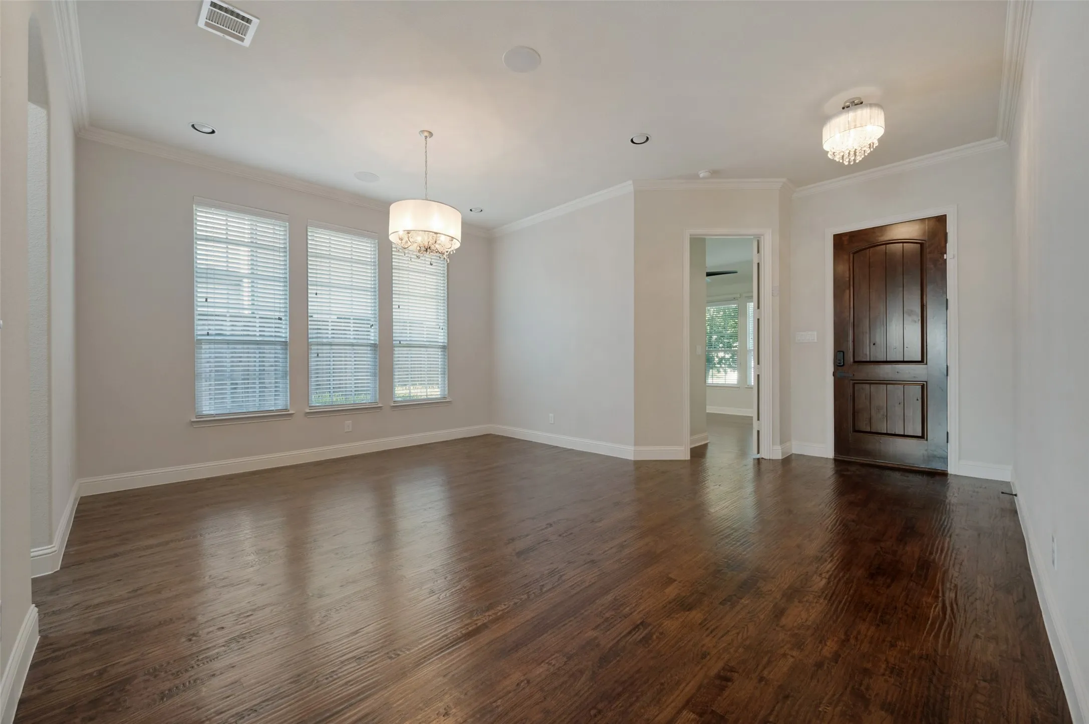 Single Family Residence For Sale in Dallas County , 12908 Holbrook Drive, Farmers Branch, Texas 75234, 4 Bedroom, 3 Bathroom, 2 Garage spaces, 2,392 Sqft, built in 2014, mls#21361331, Real Estate Agent in Farmers Branch, Homes For Sale in Dallas county, Homes For Sale in Farmers Branch, Realtor in Farmers Branch Texas, Real Estate Brokerage Independent Realty Texas, Luminita Cordes Realtor