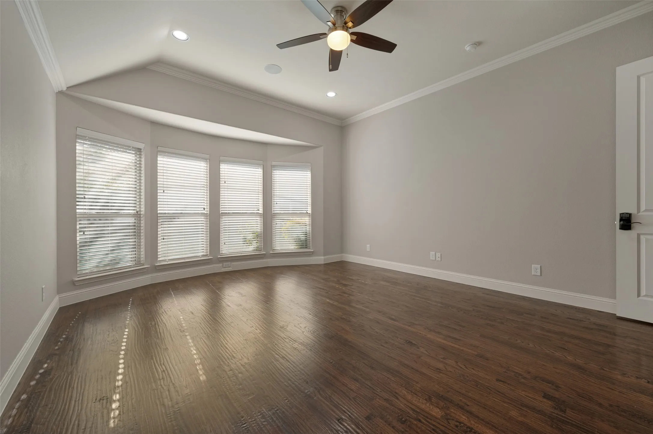 Single Family Residence For Sale in Dallas County , 12908 Holbrook Drive, Farmers Branch, Texas 75234, 4 Bedroom, 3 Bathroom, 2 Garage spaces, 2,392 Sqft, built in 2014, mls#21361331, Real Estate Agent in Farmers Branch, Homes For Sale in Dallas county, Homes For Sale in Farmers Branch, Realtor in Farmers Branch Texas, Real Estate Brokerage Independent Realty Texas, Luminita Cordes Realtor