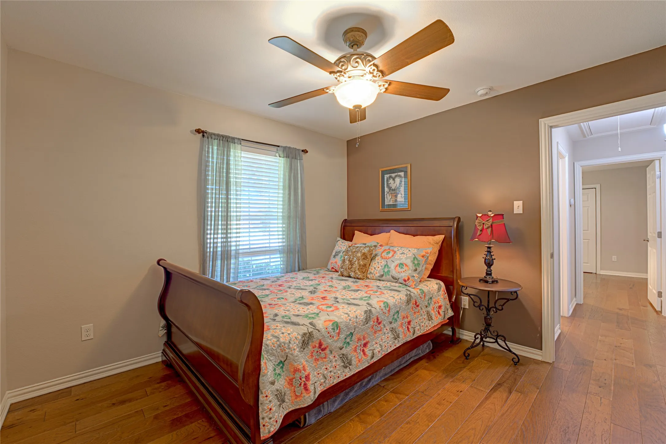Single Family Residence For Sale in Dallas County , 4841 Kelso Place, Garland, Texas 75043, 3 Bedroom, 3 Bathroom, 2 Garage spaces, 2,078 Sqft, built in 1985, mls#21363221, Real Estate Agent in Garland, Homes For Sale in Dallas county, Homes For Sale in Garland, Realtor in Garland Texas, Real Estate Brokerage Independent Realty Texas, Luminita Cordes Realtor