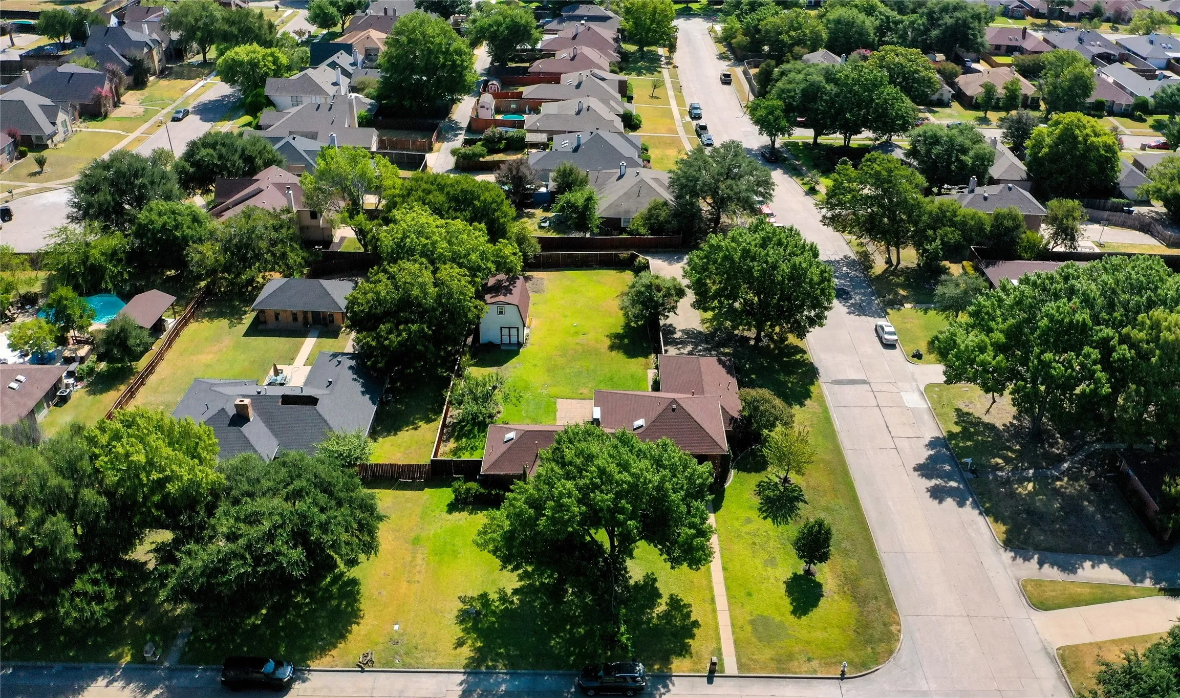 Single Family Residence For Sale in Dallas County , 4841 Kelso Place, Garland, Texas 75043, 3 Bedroom, 3 Bathroom, 2 Garage spaces, 2,078 Sqft, built in 1985, mls#21363221, Real Estate Agent in Garland, Homes For Sale in Dallas county, Homes For Sale in Garland, Realtor in Garland Texas, Real Estate Brokerage Independent Realty Texas, Luminita Cordes Realtor