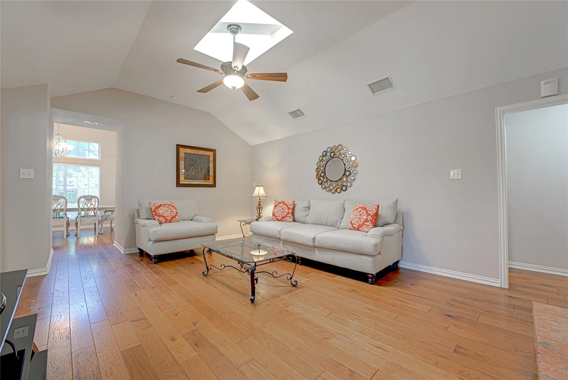 Single Family Residence For Sale in Dallas County , 4841 Kelso Place, Garland, Texas 75043, 3 Bedroom, 3 Bathroom, 2 Garage spaces, 2,078 Sqft, built in 1985, mls#21363221, Real Estate Agent in Garland, Homes For Sale in Dallas county, Homes For Sale in Garland, Realtor in Garland Texas, Real Estate Brokerage Independent Realty Texas, Luminita Cordes Realtor