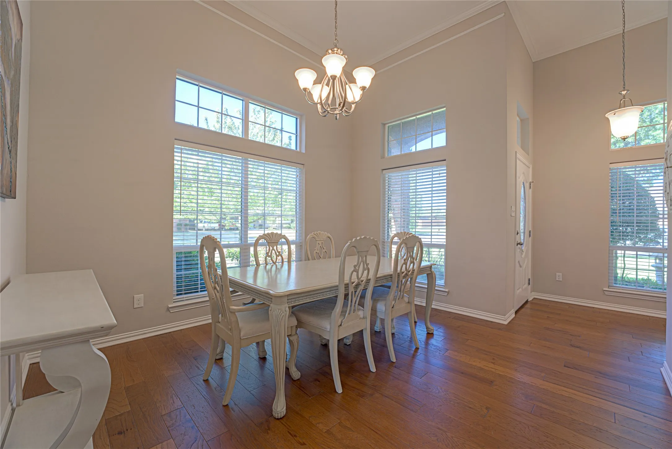 Single Family Residence For Sale in Dallas County , 4841 Kelso Place, Garland, Texas 75043, 3 Bedroom, 3 Bathroom, 2 Garage spaces, 2,078 Sqft, built in 1985, mls#21363221, Real Estate Agent in Garland, Homes For Sale in Dallas county, Homes For Sale in Garland, Realtor in Garland Texas, Real Estate Brokerage Independent Realty Texas, Luminita Cordes Realtor