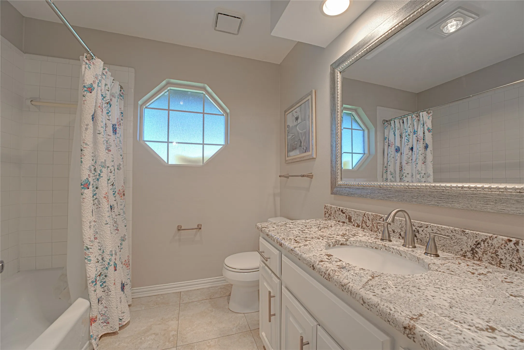 Single Family Residence For Sale in Dallas County , 4841 Kelso Place, Garland, Texas 75043, 3 Bedroom, 3 Bathroom, 2 Garage spaces, 2,078 Sqft, built in 1985, mls#21363221, Real Estate Agent in Garland, Homes For Sale in Dallas county, Homes For Sale in Garland, Realtor in Garland Texas, Real Estate Brokerage Independent Realty Texas, Luminita Cordes Realtor