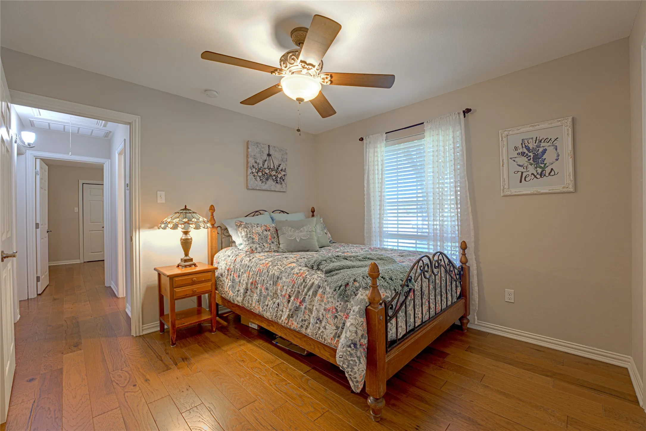Single Family Residence For Sale in Dallas County , 4841 Kelso Place, Garland, Texas 75043, 3 Bedroom, 3 Bathroom, 2 Garage spaces, 2,078 Sqft, built in 1985, mls#21363221, Real Estate Agent in Garland, Homes For Sale in Dallas county, Homes For Sale in Garland, Realtor in Garland Texas, Real Estate Brokerage Independent Realty Texas, Luminita Cordes Realtor