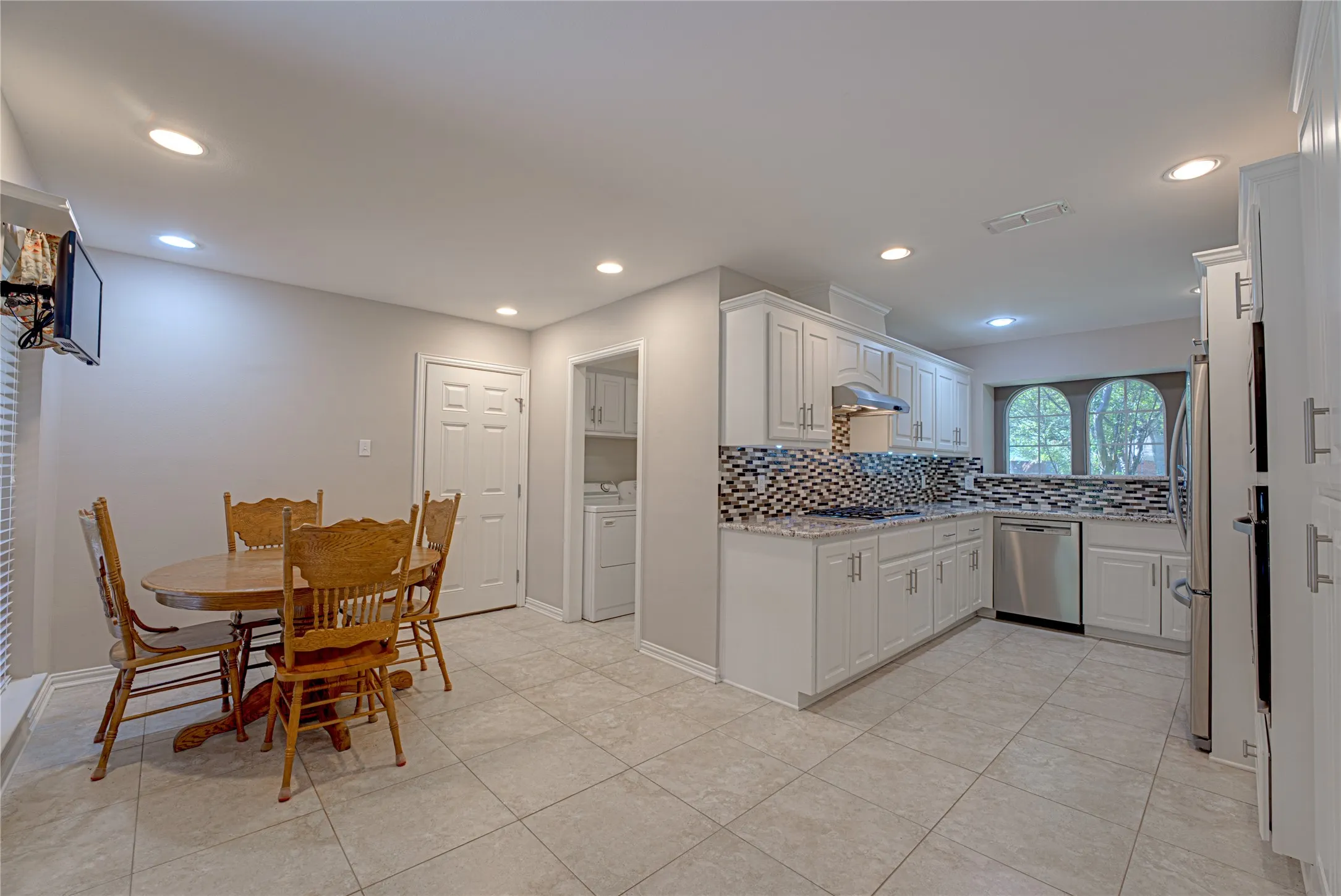 Single Family Residence For Sale in Dallas County , 4841 Kelso Place, Garland, Texas 75043, 3 Bedroom, 3 Bathroom, 2 Garage spaces, 2,078 Sqft, built in 1985, mls#21363221, Real Estate Agent in Garland, Homes For Sale in Dallas county, Homes For Sale in Garland, Realtor in Garland Texas, Real Estate Brokerage Independent Realty Texas, Luminita Cordes Realtor