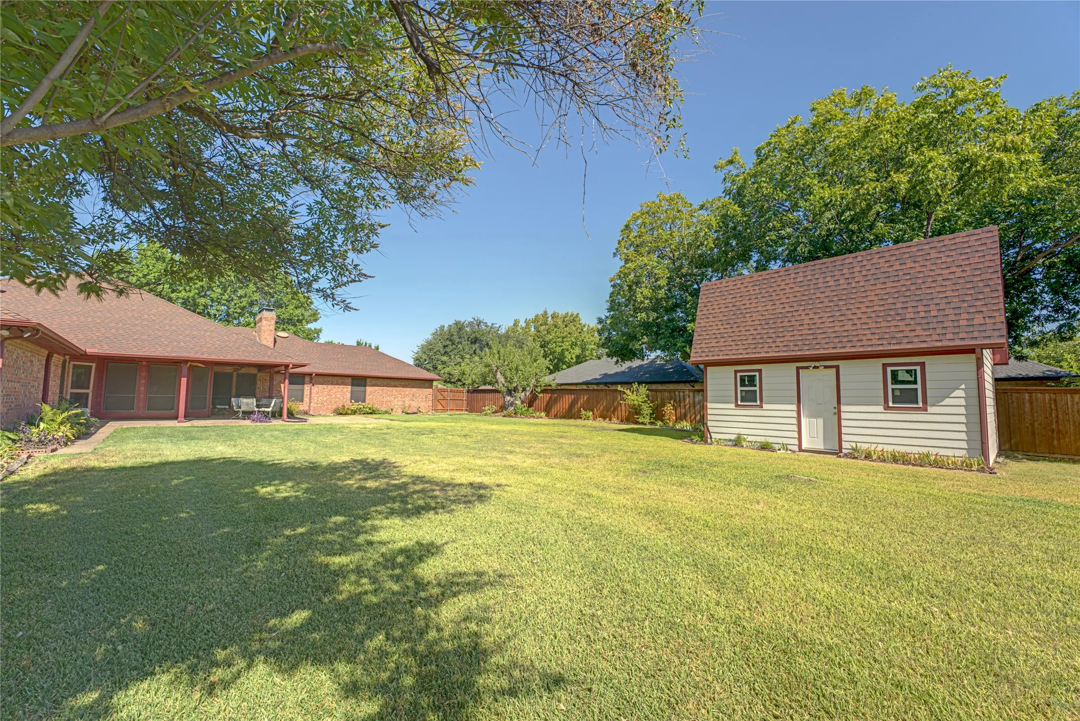 Single Family Residence For Sale in Dallas County , 4841 Kelso Place, Garland, Texas 75043, 3 Bedroom, 3 Bathroom, 2 Garage spaces, 2,078 Sqft, built in 1985, mls#21363221, Real Estate Agent in Garland, Homes For Sale in Dallas county, Homes For Sale in Garland, Realtor in Garland Texas, Real Estate Brokerage Independent Realty Texas, Luminita Cordes Realtor