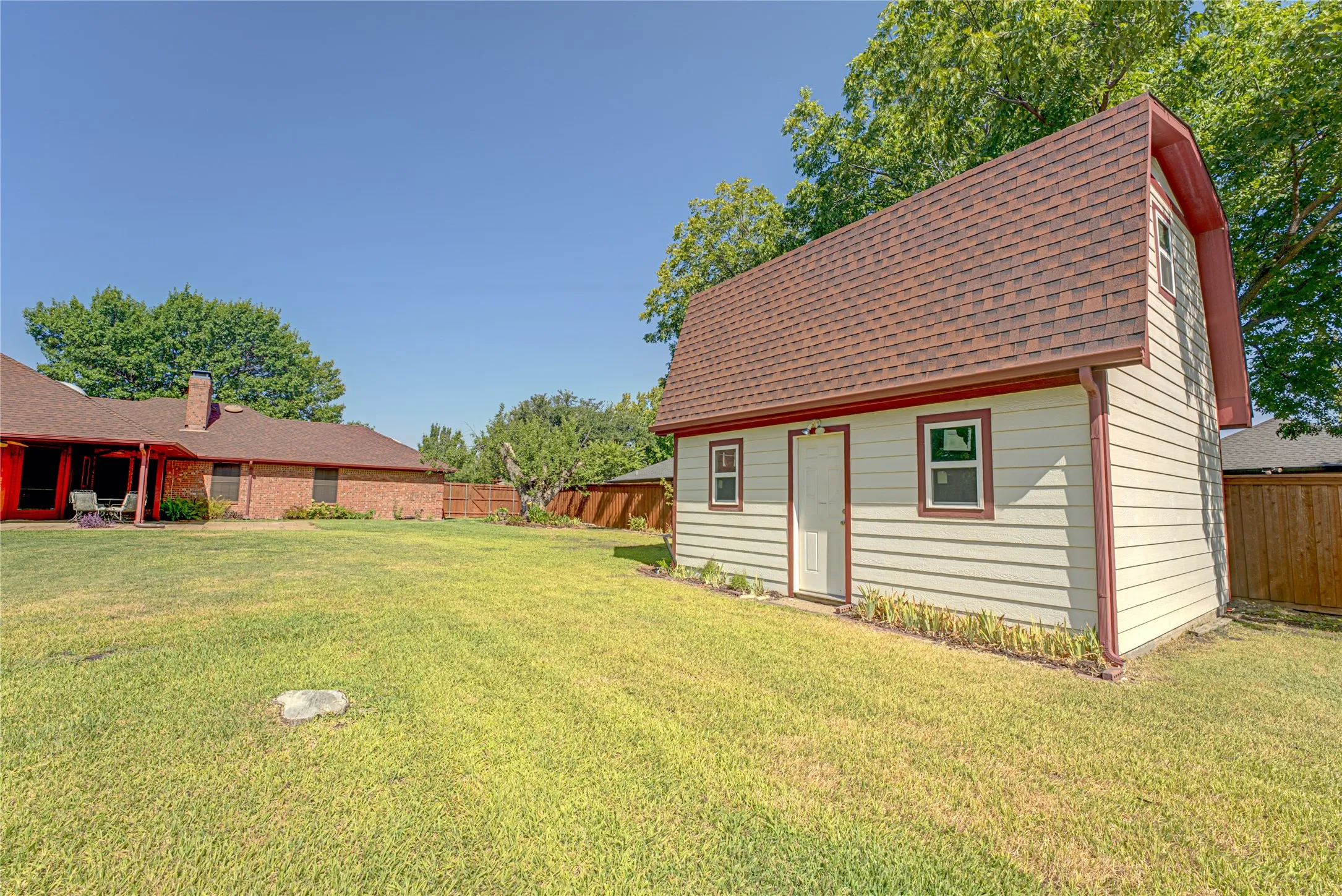 Single Family Residence For Sale in Dallas County , 4841 Kelso Place, Garland, Texas 75043, 3 Bedroom, 3 Bathroom, 2 Garage spaces, 2,078 Sqft, built in 1985, mls#21363221, Real Estate Agent in Garland, Homes For Sale in Dallas county, Homes For Sale in Garland, Realtor in Garland Texas, Real Estate Brokerage Independent Realty Texas, Luminita Cordes Realtor
