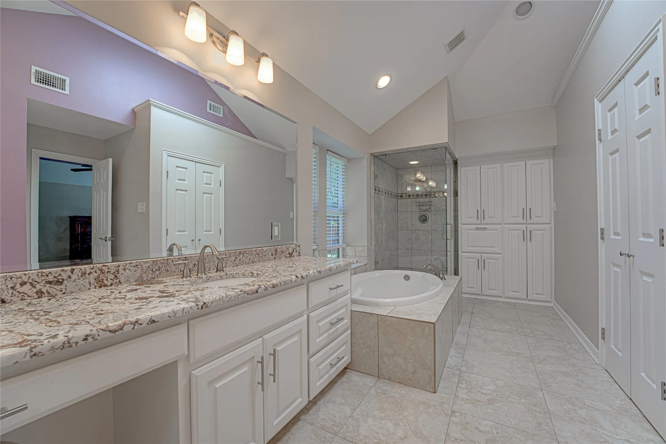 Single Family Residence For Sale in Dallas County , 4841 Kelso Place, Garland, Texas 75043, 3 Bedroom, 3 Bathroom, 2 Garage spaces, 2,078 Sqft, built in 1985, mls#21363221, Real Estate Agent in Garland, Homes For Sale in Dallas county, Homes For Sale in Garland, Realtor in Garland Texas, Real Estate Brokerage Independent Realty Texas, Luminita Cordes Realtor