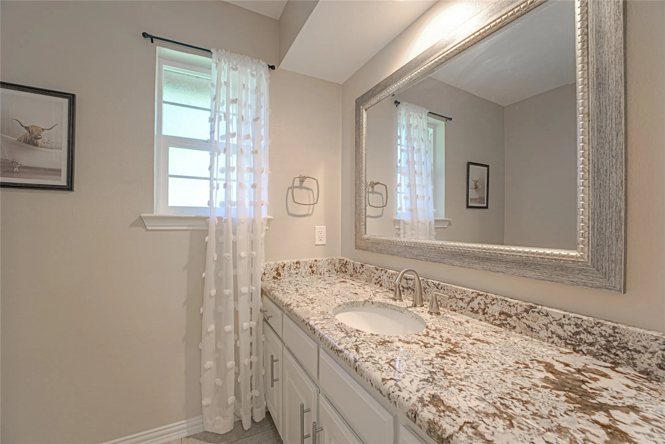Single Family Residence For Sale in Dallas County , 4841 Kelso Place, Garland, Texas 75043, 3 Bedroom, 3 Bathroom, 2 Garage spaces, 2,078 Sqft, built in 1985, mls#21363221, Real Estate Agent in Garland, Homes For Sale in Dallas county, Homes For Sale in Garland, Realtor in Garland Texas, Real Estate Brokerage Independent Realty Texas, Luminita Cordes Realtor