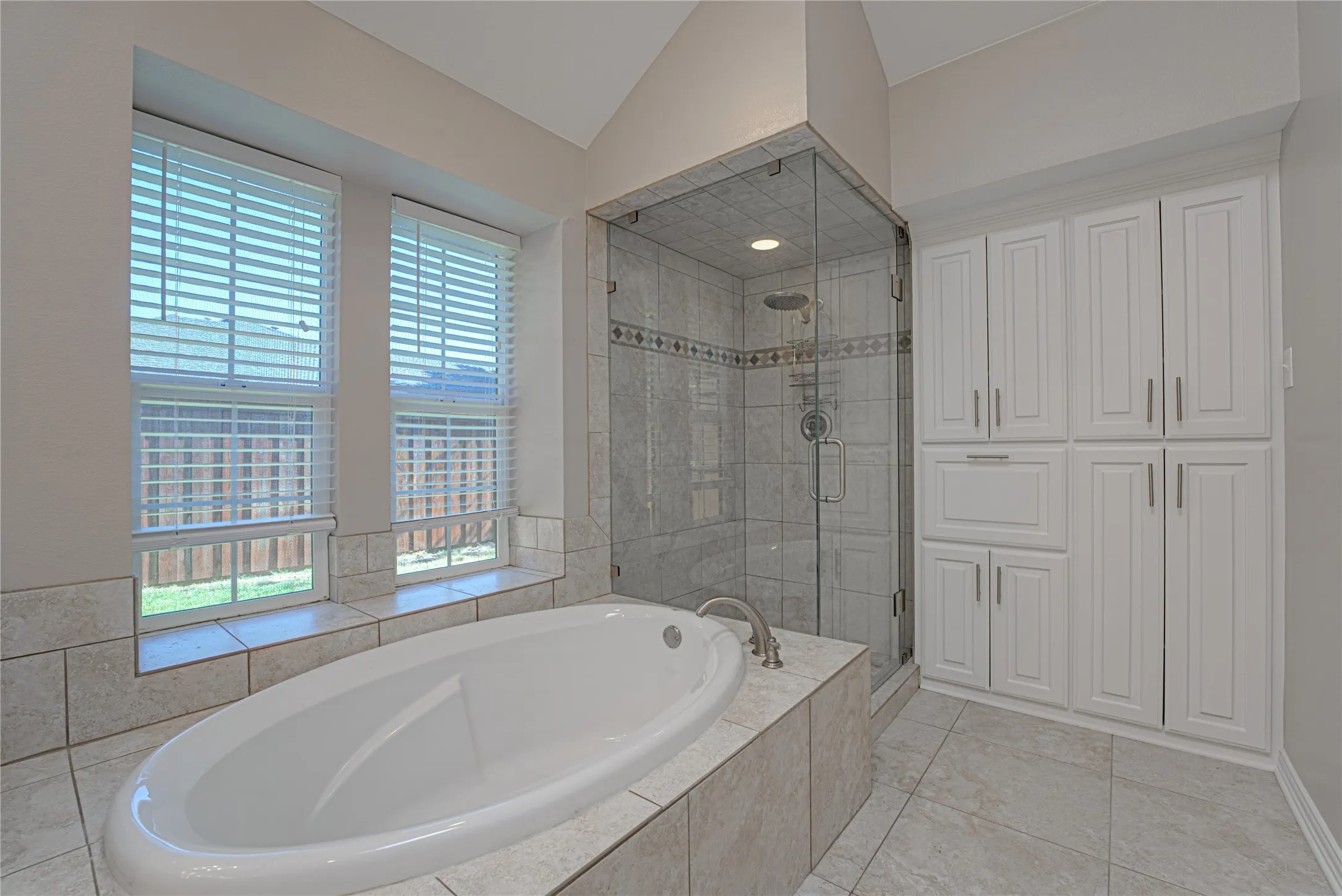 Single Family Residence For Sale in Dallas County , 4841 Kelso Place, Garland, Texas 75043, 3 Bedroom, 3 Bathroom, 2 Garage spaces, 2,078 Sqft, built in 1985, mls#21363221, Real Estate Agent in Garland, Homes For Sale in Dallas county, Homes For Sale in Garland, Realtor in Garland Texas, Real Estate Brokerage Independent Realty Texas, Luminita Cordes Realtor