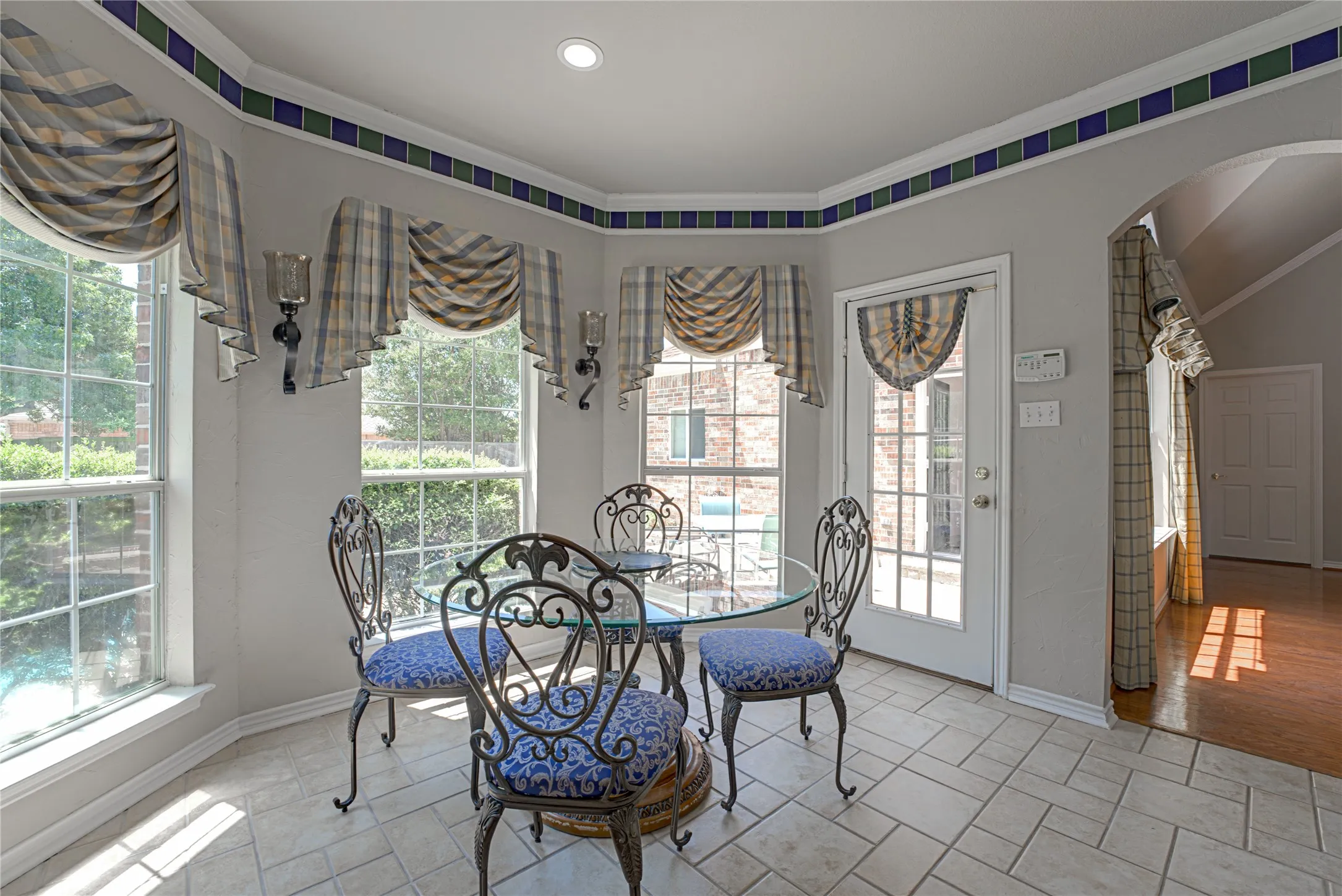 Single Family Residence For Sale in Collin County , 130 W Clubview Court, Murphy, Texas 75094, 5 Bedroom, 5 Bathroom, 2 Garage spaces, 3,011 Sqft, built in 1999, mls#21363328, Real Estate Agent in Murphy, Homes For Sale in Collin county, Homes For Sale in Murphy, Realtor in Murphy Texas, Real Estate Brokerage Independent Realty Texas, Luminita Cordes Realtor