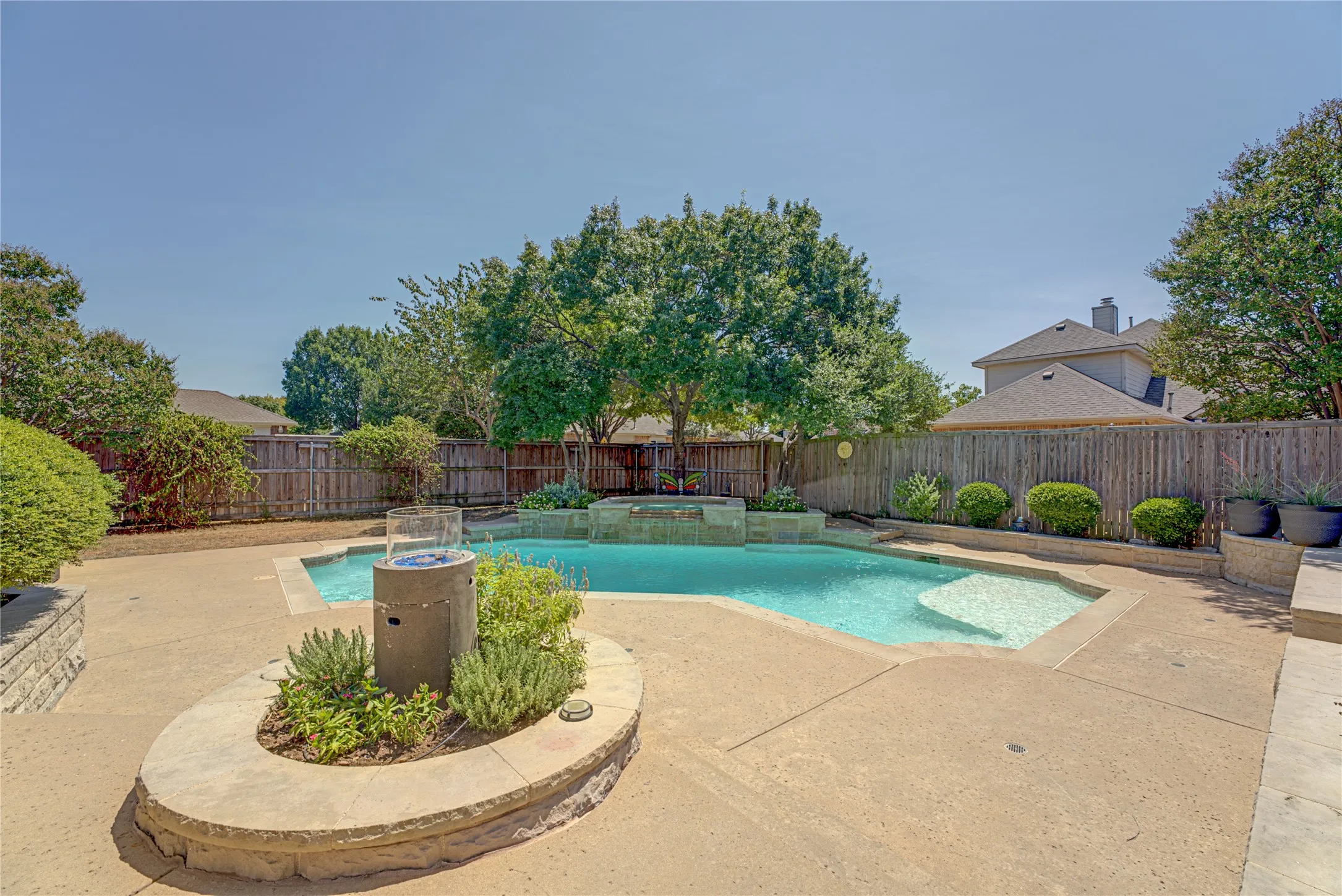 Single Family Residence For Sale in Collin County , 130 W Clubview Court, Murphy, Texas 75094, 5 Bedroom, 5 Bathroom, 2 Garage spaces, 3,011 Sqft, built in 1999, mls#21363328, Real Estate Agent in Murphy, Homes For Sale in Collin county, Homes For Sale in Murphy, Realtor in Murphy Texas, Real Estate Brokerage Independent Realty Texas, Luminita Cordes Realtor