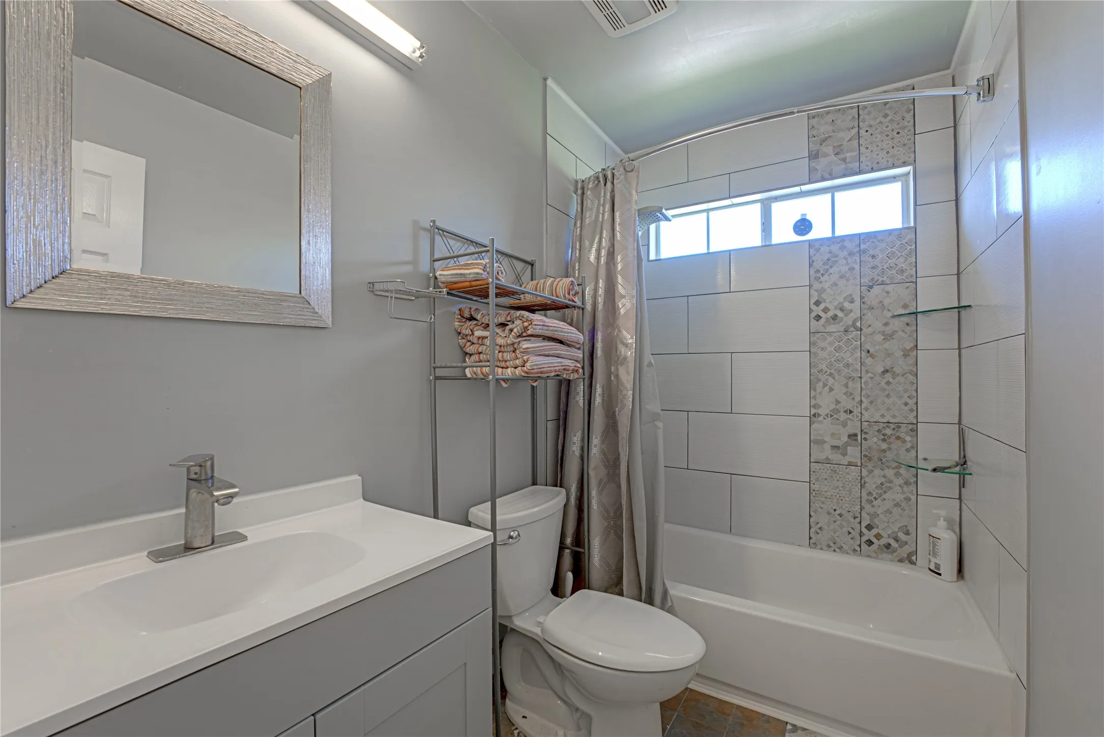 Single Family Residence For Sale in Collin County , 130 W Clubview Court, Murphy, Texas 75094, 5 Bedroom, 5 Bathroom, 2 Garage spaces, 3,011 Sqft, built in 1999, mls#21363328, Real Estate Agent in Murphy, Homes For Sale in Collin county, Homes For Sale in Murphy, Realtor in Murphy Texas, Real Estate Brokerage Independent Realty Texas, Luminita Cordes Realtor