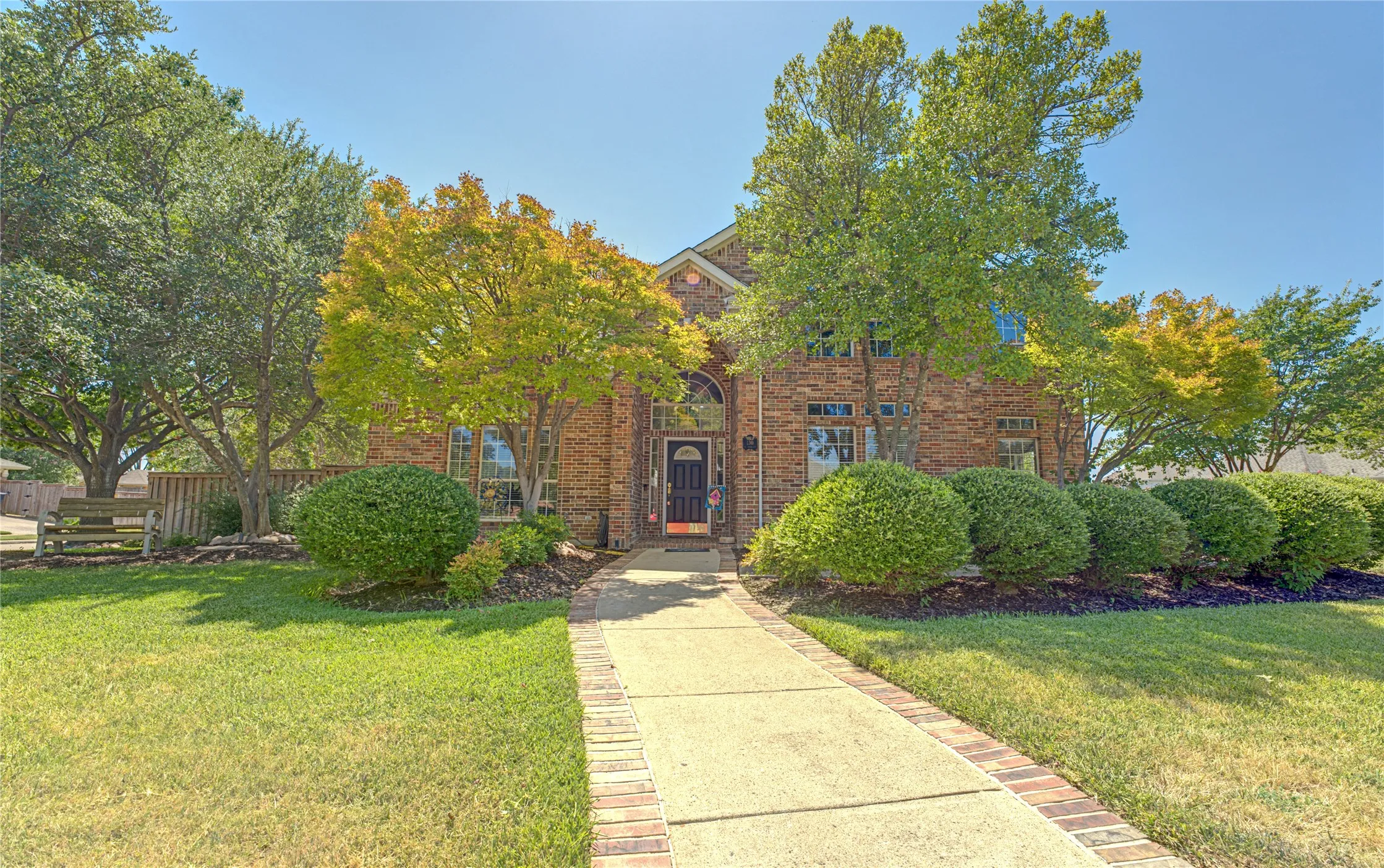 Single Family Residence For Sale in Collin County , 130 W Clubview Court, Murphy, Texas 75094, 5 Bedroom, 5 Bathroom, 2 Garage spaces, 3,011 Sqft, built in 1999, mls#21363328, Real Estate Agent in Murphy, Homes For Sale in Collin county, Homes For Sale in Murphy, Realtor in Murphy Texas, Real Estate Brokerage Independent Realty Texas, Luminita Cordes Realtor