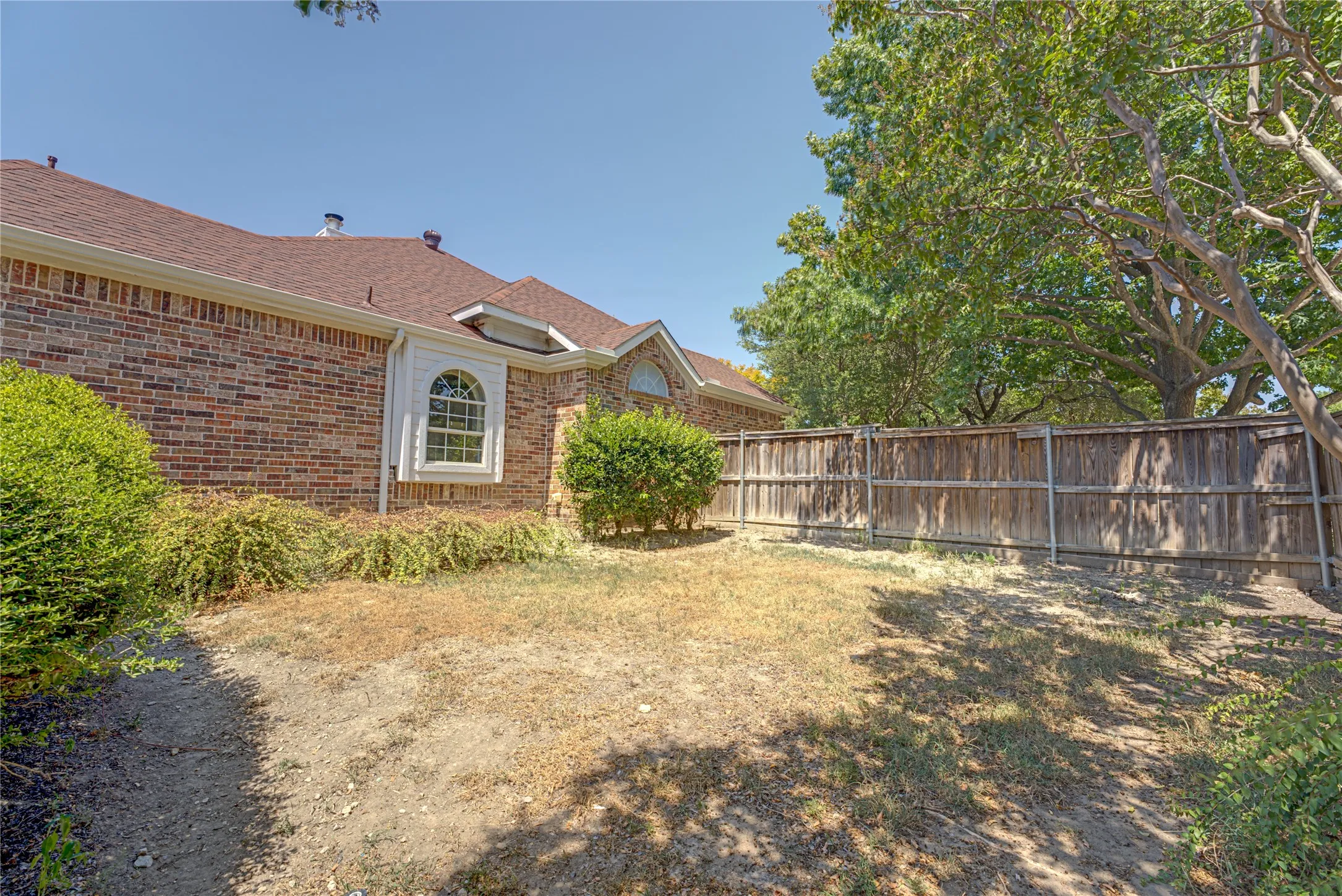 Single Family Residence For Sale in Collin County , 130 W Clubview Court, Murphy, Texas 75094, 5 Bedroom, 5 Bathroom, 2 Garage spaces, 3,011 Sqft, built in 1999, mls#21363328, Real Estate Agent in Murphy, Homes For Sale in Collin county, Homes For Sale in Murphy, Realtor in Murphy Texas, Real Estate Brokerage Independent Realty Texas, Luminita Cordes Realtor