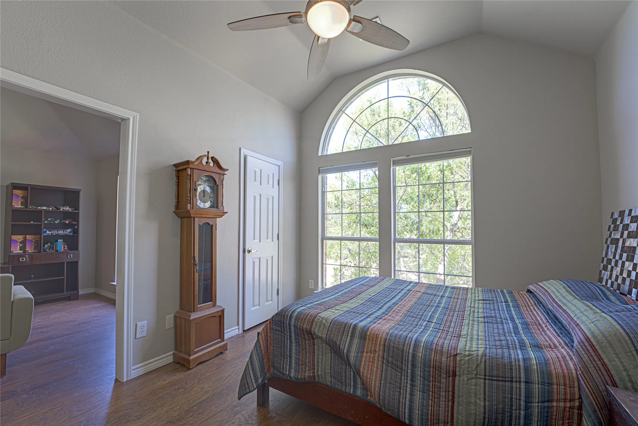 Single Family Residence For Sale in Collin County , 130 W Clubview Court, Murphy, Texas 75094, 5 Bedroom, 5 Bathroom, 2 Garage spaces, 3,011 Sqft, built in 1999, mls#21363328, Real Estate Agent in Murphy, Homes For Sale in Collin county, Homes For Sale in Murphy, Realtor in Murphy Texas, Real Estate Brokerage Independent Realty Texas, Luminita Cordes Realtor