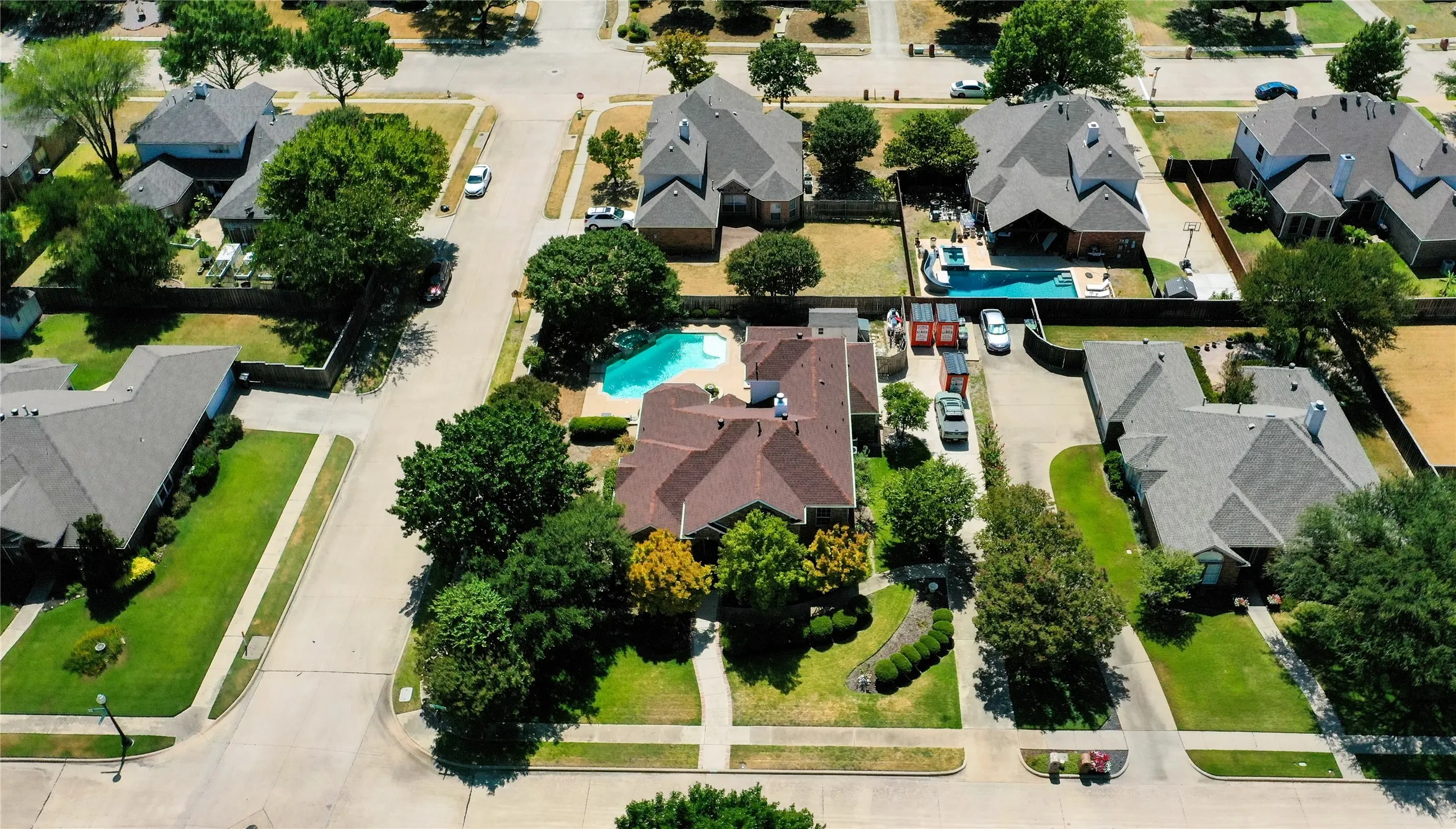 Single Family Residence For Sale in Collin County , 130 W Clubview Court, Murphy, Texas 75094, 5 Bedroom, 5 Bathroom, 2 Garage spaces, 3,011 Sqft, built in 1999, mls#21363328, Real Estate Agent in Murphy, Homes For Sale in Collin county, Homes For Sale in Murphy, Realtor in Murphy Texas, Real Estate Brokerage Independent Realty Texas, Luminita Cordes Realtor