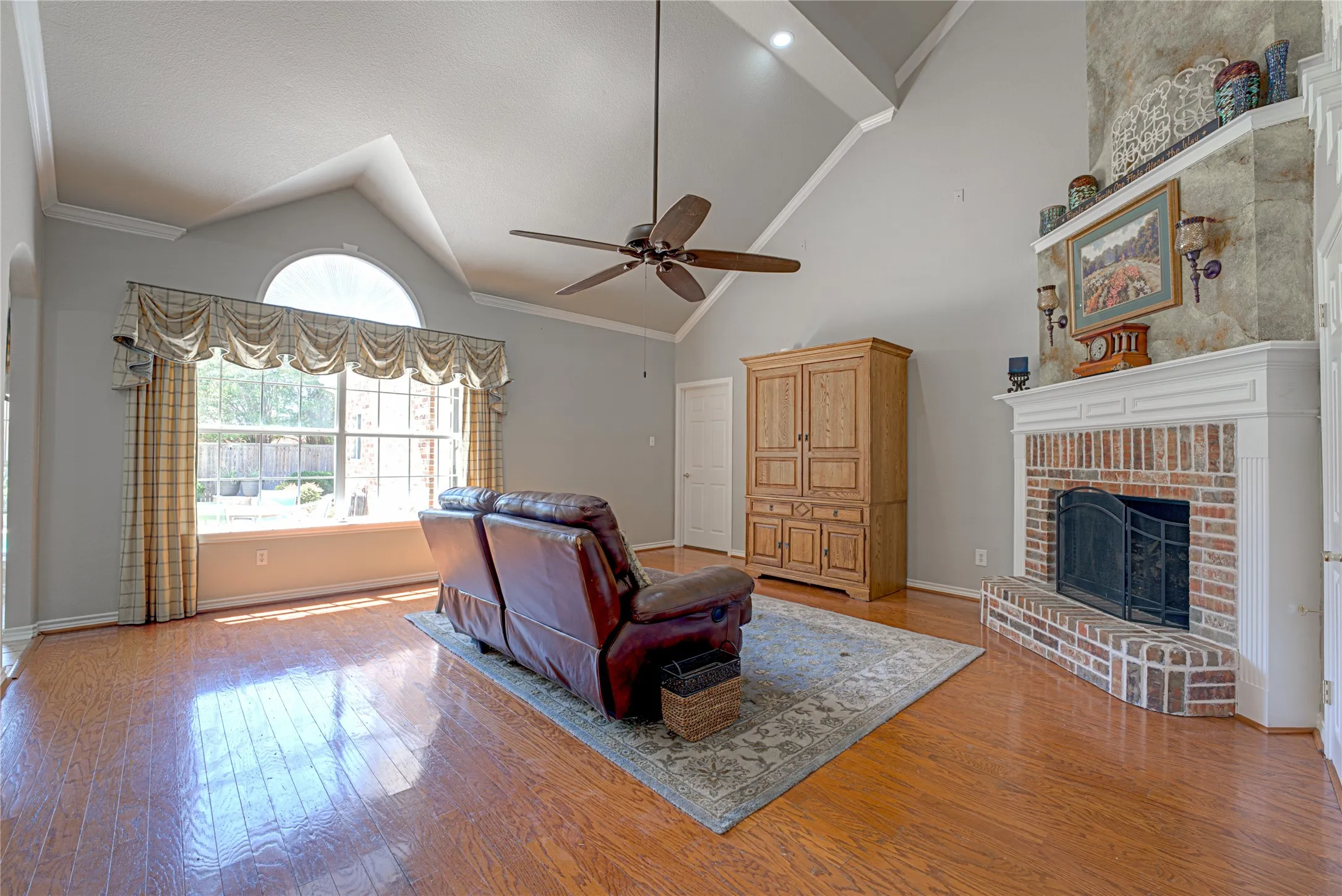 Single Family Residence For Sale in Collin County , 130 W Clubview Court, Murphy, Texas 75094, 5 Bedroom, 5 Bathroom, 2 Garage spaces, 3,011 Sqft, built in 1999, mls#21363328, Real Estate Agent in Murphy, Homes For Sale in Collin county, Homes For Sale in Murphy, Realtor in Murphy Texas, Real Estate Brokerage Independent Realty Texas, Luminita Cordes Realtor