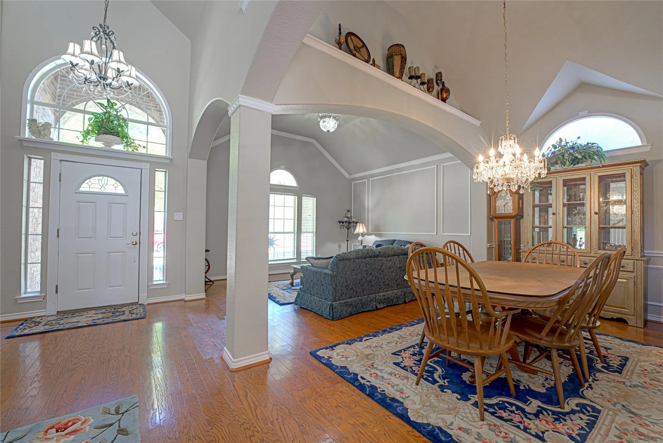 Single Family Residence For Sale in Collin County , 130 W Clubview Court, Murphy, Texas 75094, 5 Bedroom, 5 Bathroom, 2 Garage spaces, 3,011 Sqft, built in 1999, mls#21363328, Real Estate Agent in Murphy, Homes For Sale in Collin county, Homes For Sale in Murphy, Realtor in Murphy Texas, Real Estate Brokerage Independent Realty Texas, Luminita Cordes Realtor