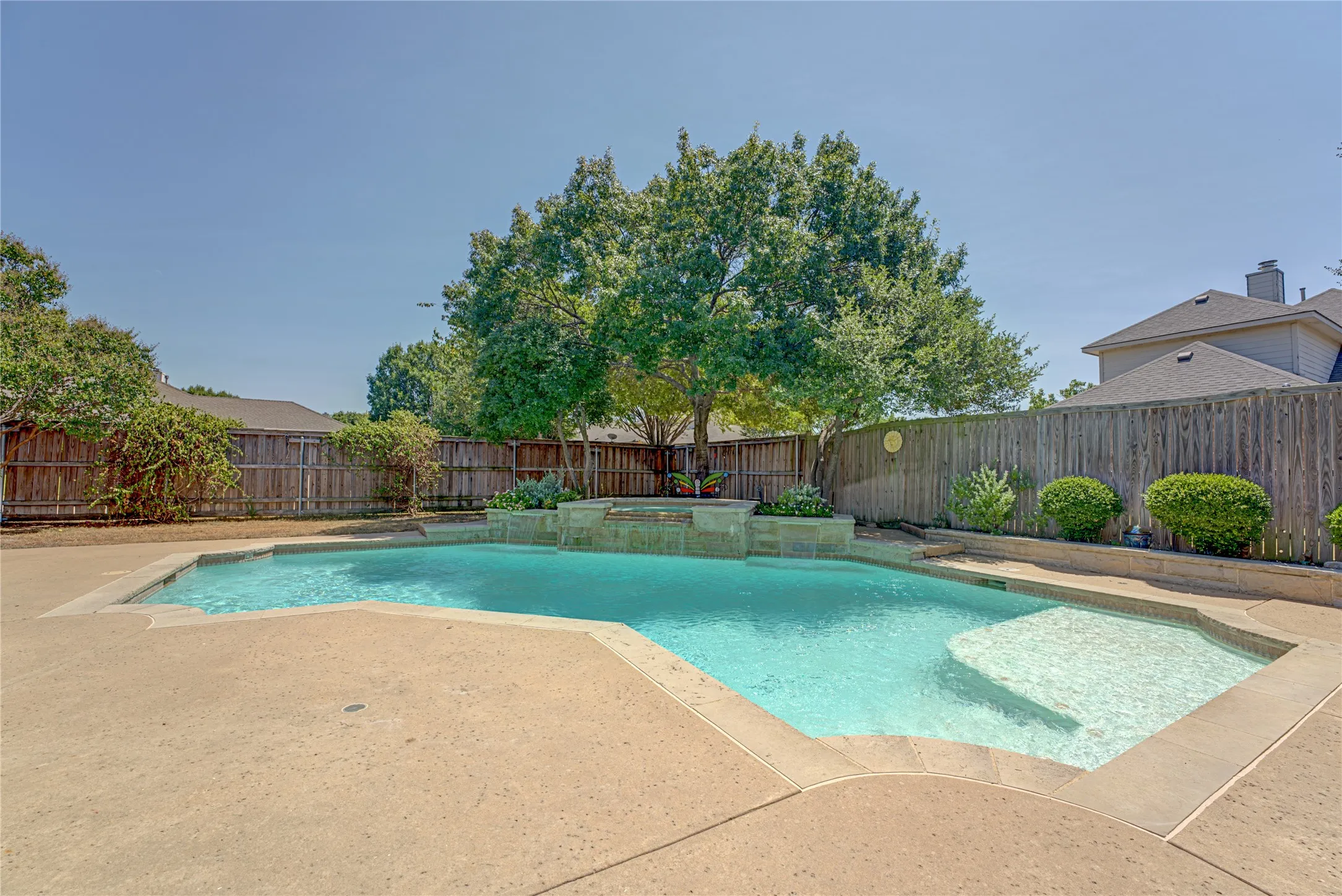 Single Family Residence For Sale in Collin County , 130 W Clubview Court, Murphy, Texas 75094, 5 Bedroom, 5 Bathroom, 2 Garage spaces, 3,011 Sqft, built in 1999, mls#21363328, Real Estate Agent in Murphy, Homes For Sale in Collin county, Homes For Sale in Murphy, Realtor in Murphy Texas, Real Estate Brokerage Independent Realty Texas, Luminita Cordes Realtor