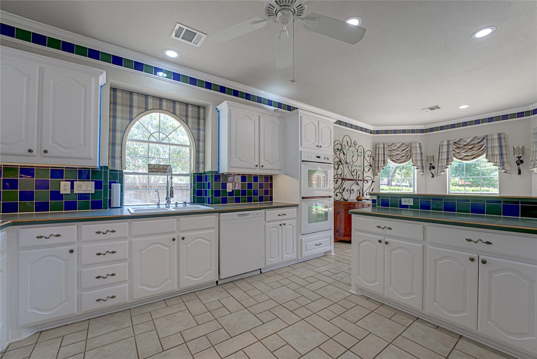 Single Family Residence For Sale in Collin County , 130 W Clubview Court, Murphy, Texas 75094, 5 Bedroom, 5 Bathroom, 2 Garage spaces, 3,011 Sqft, built in 1999, mls#21363328, Real Estate Agent in Murphy, Homes For Sale in Collin county, Homes For Sale in Murphy, Realtor in Murphy Texas, Real Estate Brokerage Independent Realty Texas, Luminita Cordes Realtor