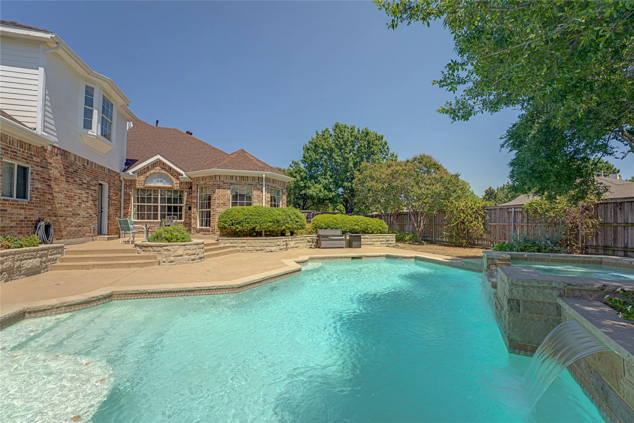 Single Family Residence For Sale in Collin County , 130 W Clubview Court, Murphy, Texas 75094, 5 Bedroom, 5 Bathroom, 2 Garage spaces, 3,011 Sqft, built in 1999, mls#21363328, Real Estate Agent in Murphy, Homes For Sale in Collin county, Homes For Sale in Murphy, Realtor in Murphy Texas, Real Estate Brokerage Independent Realty Texas, Luminita Cordes Realtor