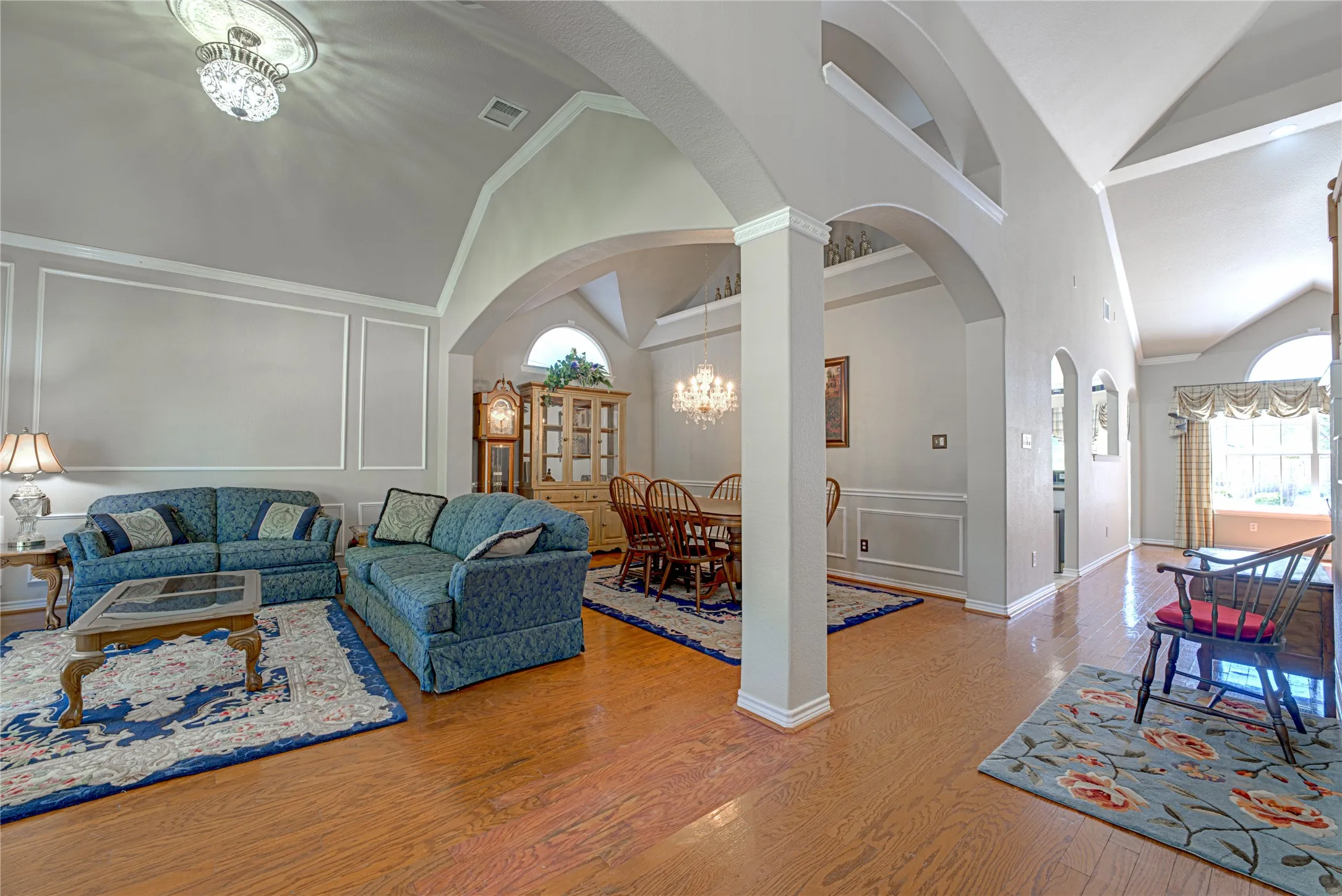 Single Family Residence For Sale in Collin County , 130 W Clubview Court, Murphy, Texas 75094, 5 Bedroom, 5 Bathroom, 2 Garage spaces, 3,011 Sqft, built in 1999, mls#21363328, Real Estate Agent in Murphy, Homes For Sale in Collin county, Homes For Sale in Murphy, Realtor in Murphy Texas, Real Estate Brokerage Independent Realty Texas, Luminita Cordes Realtor