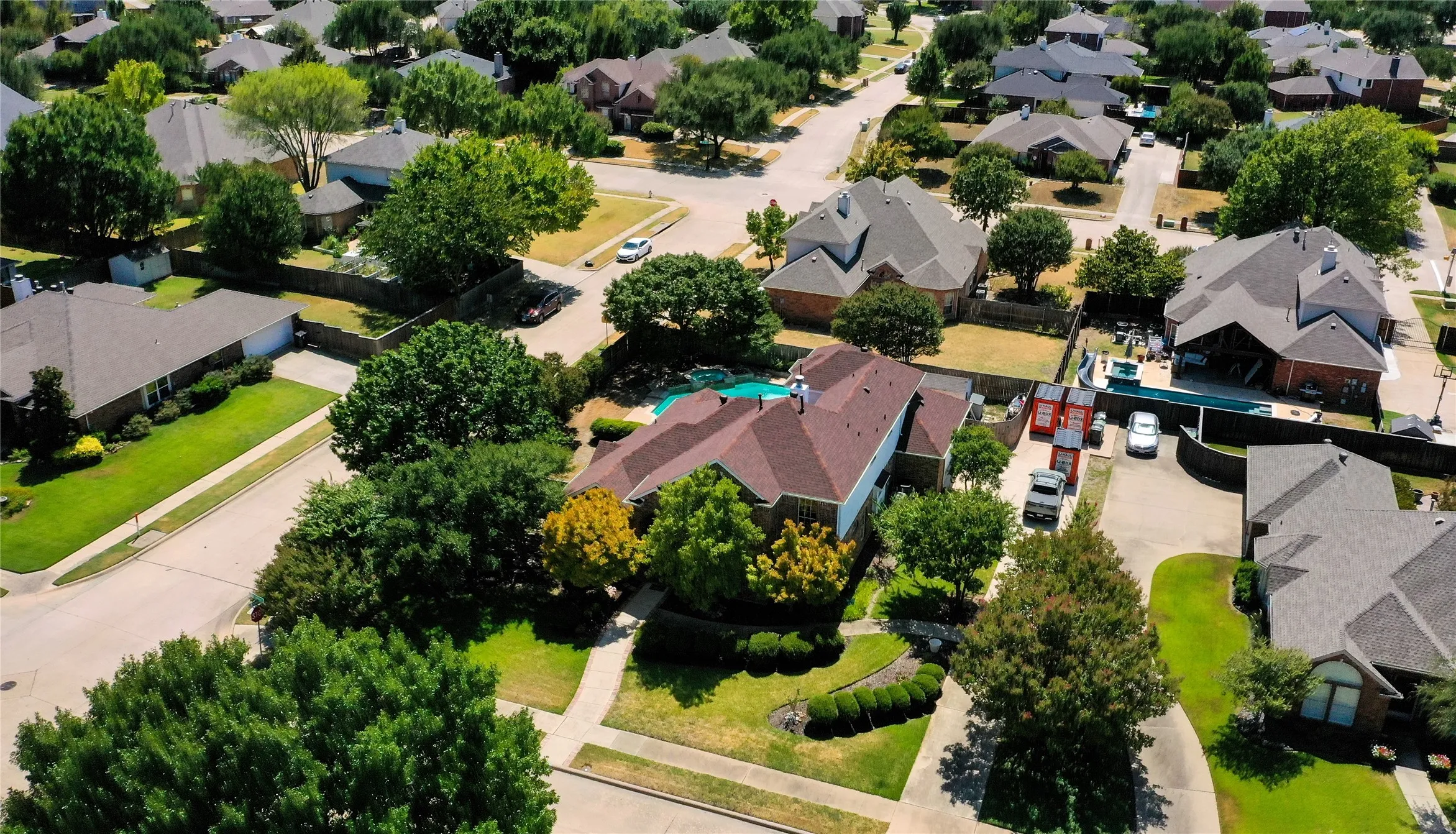 Single Family Residence For Sale in Collin County , 130 W Clubview Court, Murphy, Texas 75094, 5 Bedroom, 5 Bathroom, 2 Garage spaces, 3,011 Sqft, built in 1999, mls#21363328, Real Estate Agent in Murphy, Homes For Sale in Collin county, Homes For Sale in Murphy, Realtor in Murphy Texas, Real Estate Brokerage Independent Realty Texas, Luminita Cordes Realtor