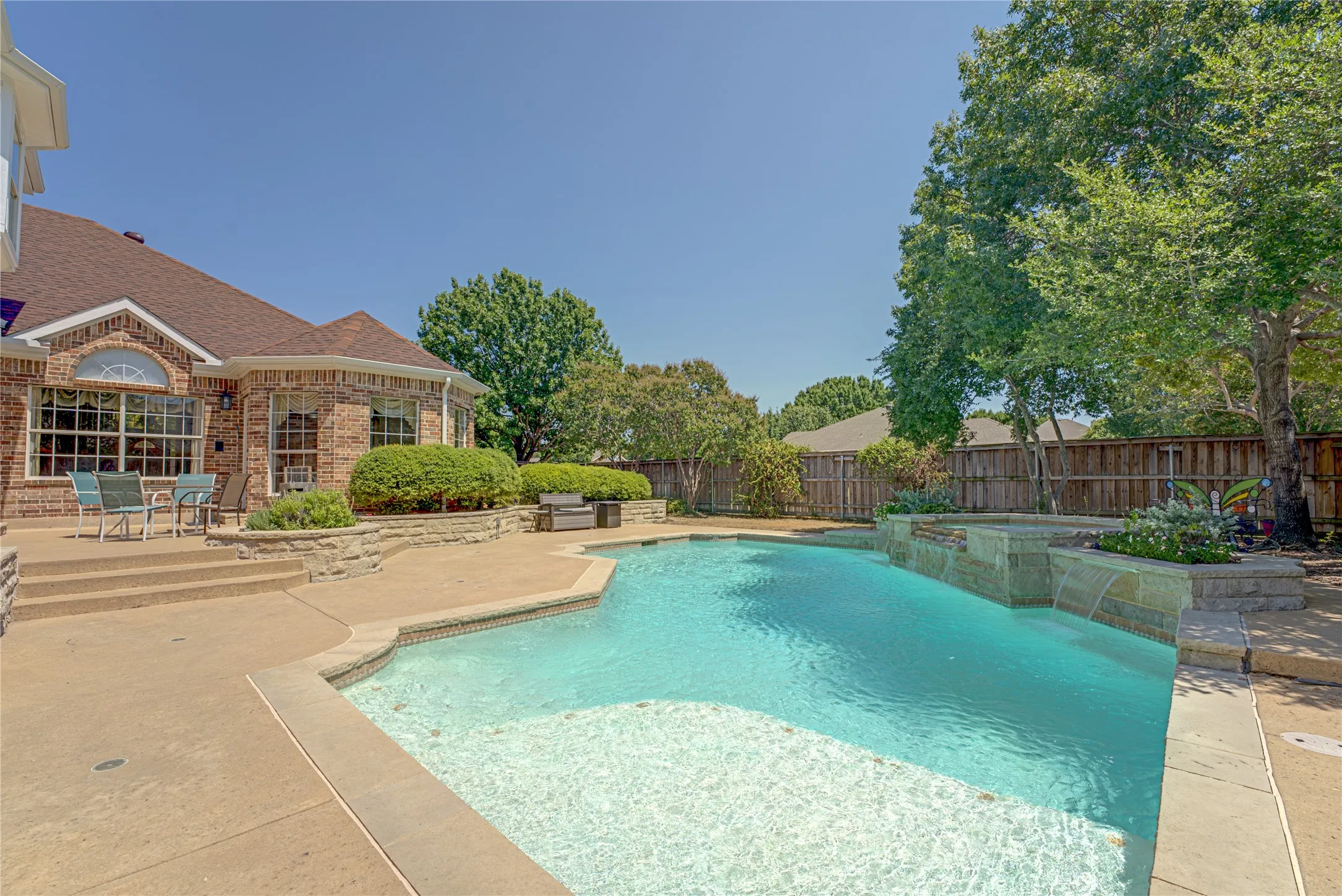Single Family Residence For Sale in Collin County , 130 W Clubview Court, Murphy, Texas 75094, 5 Bedroom, 5 Bathroom, 2 Garage spaces, 3,011 Sqft, built in 1999, mls#21363328, Real Estate Agent in Murphy, Homes For Sale in Collin county, Homes For Sale in Murphy, Realtor in Murphy Texas, Real Estate Brokerage Independent Realty Texas, Luminita Cordes Realtor