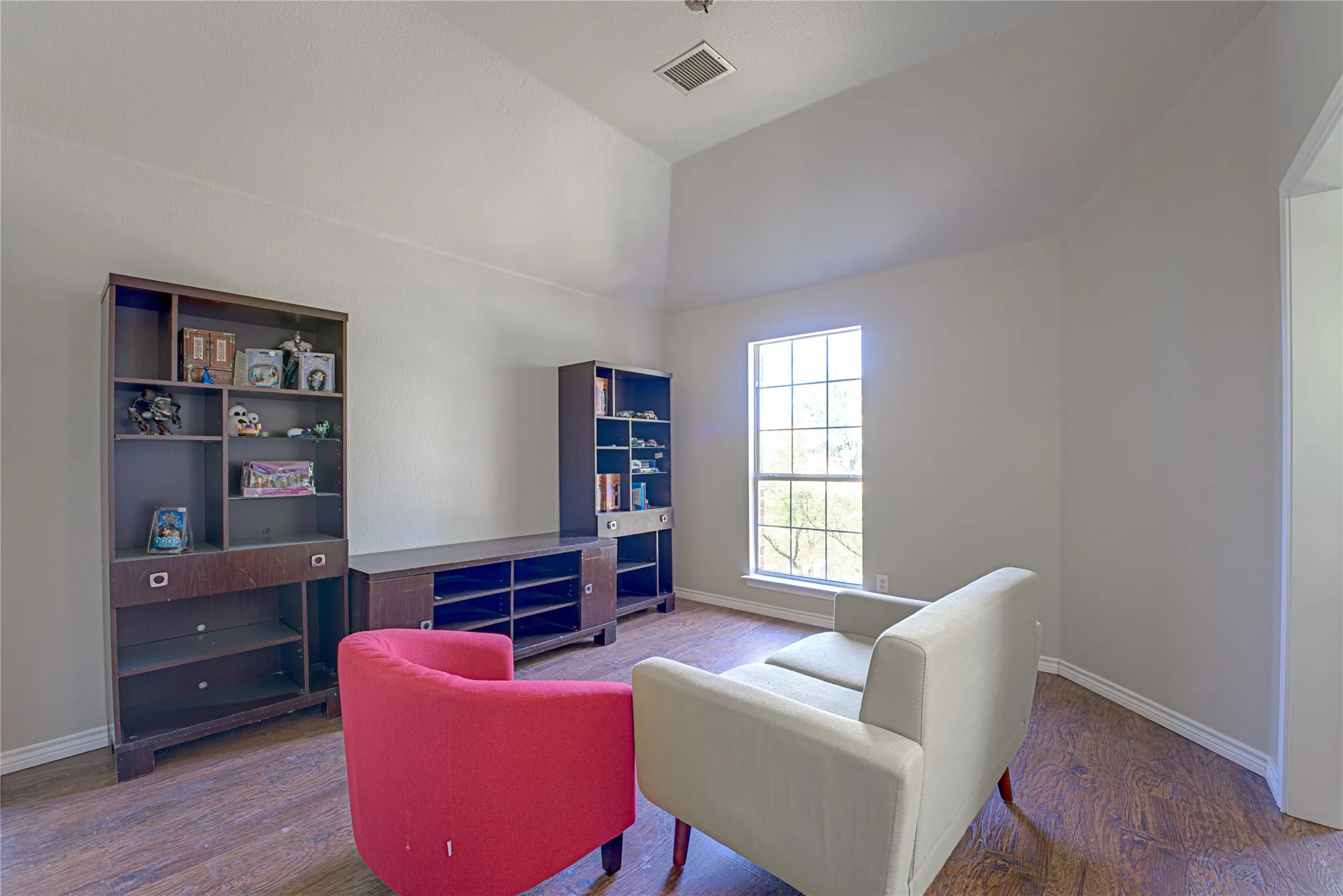Single Family Residence For Sale in Collin County , 130 W Clubview Court, Murphy, Texas 75094, 5 Bedroom, 5 Bathroom, 2 Garage spaces, 3,011 Sqft, built in 1999, mls#21363328, Real Estate Agent in Murphy, Homes For Sale in Collin county, Homes For Sale in Murphy, Realtor in Murphy Texas, Real Estate Brokerage Independent Realty Texas, Luminita Cordes Realtor