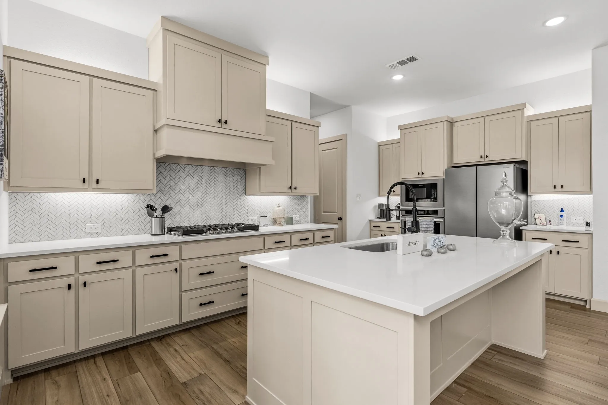 Single Family Residence For Rent in Denton County , 9540 Hedge Street, Frisco, Texas 75034, 4 Bedroom, 5 Bathroom, 2 Garage spaces, 3,026 Sqft, built in 2023, mls#21365178, Real Estate Agent in Frisco, Homes For Rent in Denton county, Homes For Rent in Frisco, Realtor in Frisco Texas, Real Estate Brokerage Independent Realty Texas, Luminita Cordes Realtor