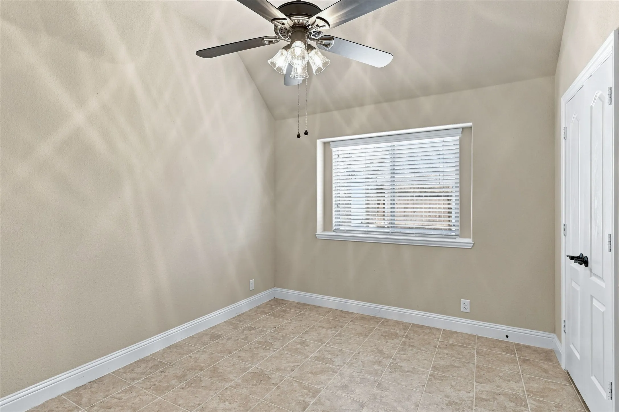 Single Family Residence For Sale in Grayson County , 5007 Ambergate Lane, Sherman, Texas 75092, 4 Bedroom, 2 Bathroom, 2 Garage spaces, 1,912 Sqft, built in 2017, mls#21364329, Real Estate Agent in Sherman, Homes For Sale in Grayson county, Homes For Sale in Sherman, Realtor in Sherman Texas, Real Estate Brokerage Independent Realty Texas, Luminita Cordes Realtor