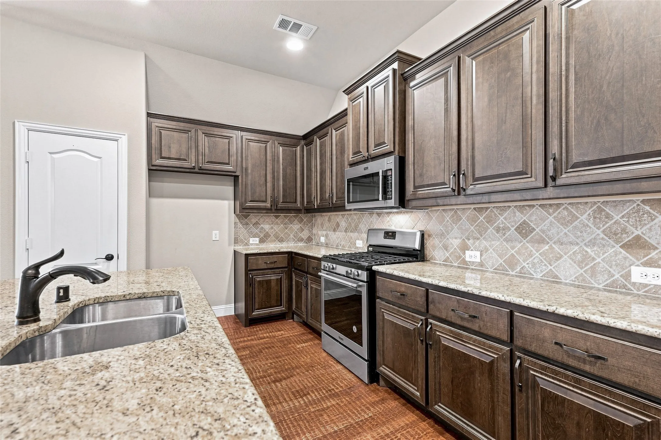 Single Family Residence For Sale in Grayson County , 5007 Ambergate Lane, Sherman, Texas 75092, 4 Bedroom, 2 Bathroom, 2 Garage spaces, 1,912 Sqft, built in 2017, mls#21364329, Real Estate Agent in Sherman, Homes For Sale in Grayson county, Homes For Sale in Sherman, Realtor in Sherman Texas, Real Estate Brokerage Independent Realty Texas, Luminita Cordes Realtor