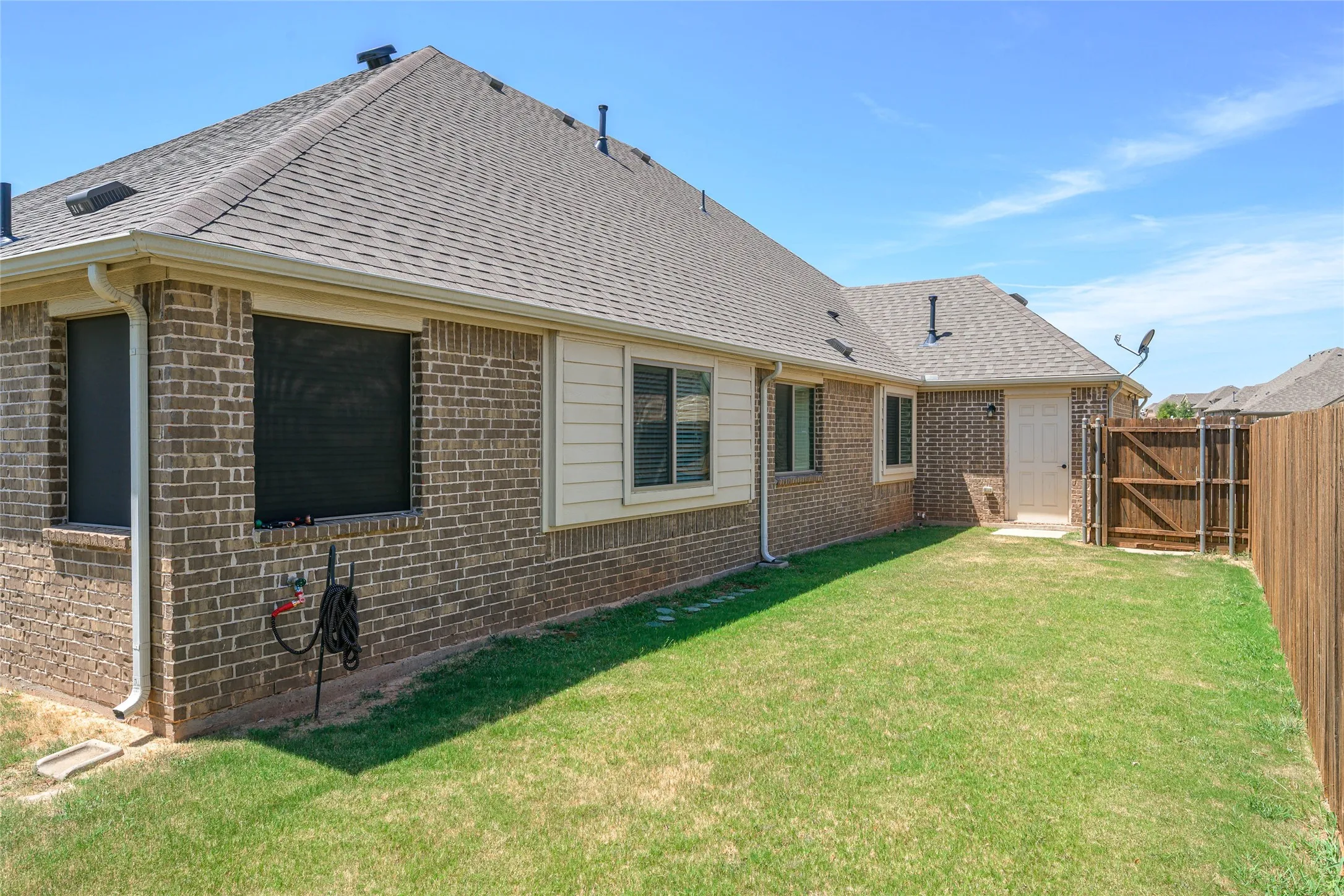 Single Family Residence For Sale in Grayson County , 5007 Ambergate Lane, Sherman, Texas 75092, 4 Bedroom, 2 Bathroom, 2 Garage spaces, 1,912 Sqft, built in 2017, mls#21364329, Real Estate Agent in Sherman, Homes For Sale in Grayson county, Homes For Sale in Sherman, Realtor in Sherman Texas, Real Estate Brokerage Independent Realty Texas, Luminita Cordes Realtor