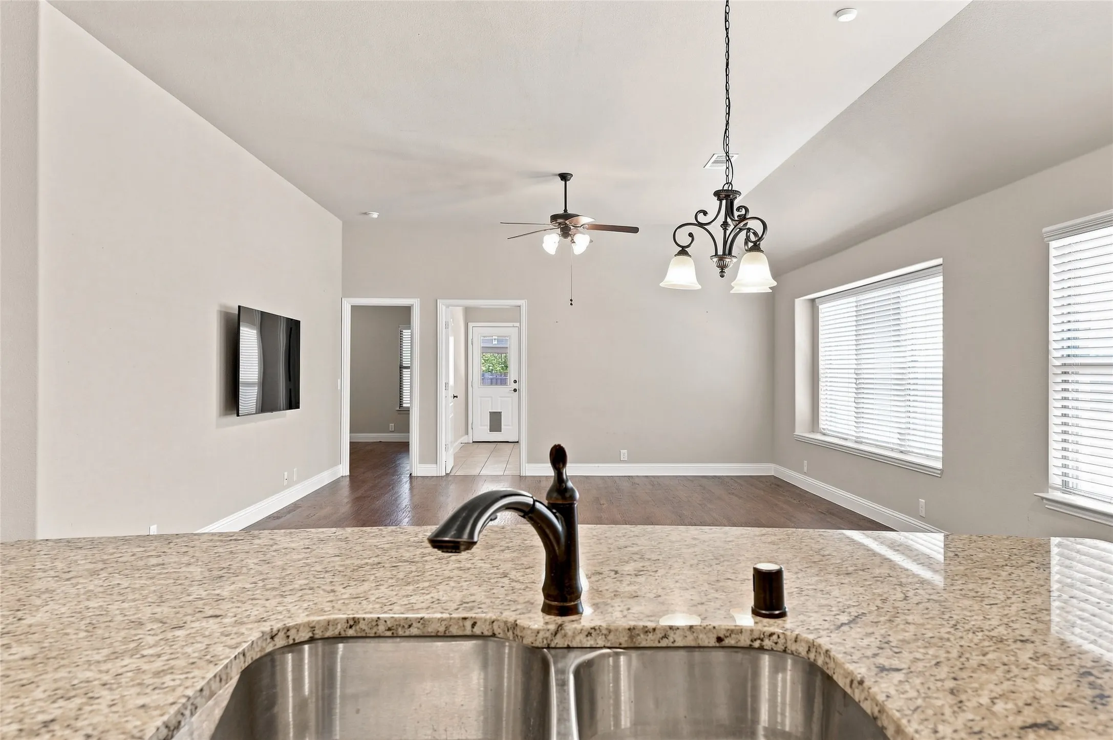 Single Family Residence For Sale in Grayson County , 5007 Ambergate Lane, Sherman, Texas 75092, 4 Bedroom, 2 Bathroom, 2 Garage spaces, 1,912 Sqft, built in 2017, mls#21364329, Real Estate Agent in Sherman, Homes For Sale in Grayson county, Homes For Sale in Sherman, Realtor in Sherman Texas, Real Estate Brokerage Independent Realty Texas, Luminita Cordes Realtor