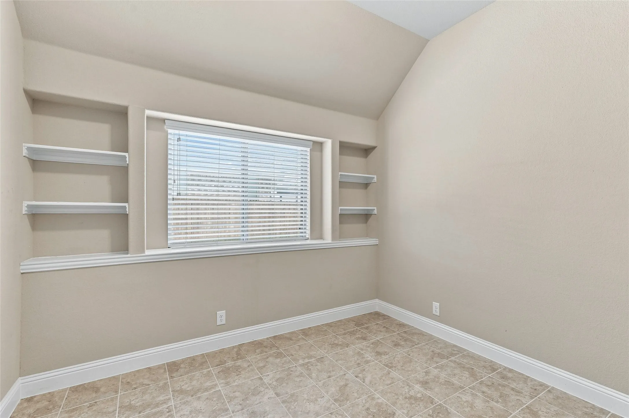 Single Family Residence For Sale in Grayson County , 5007 Ambergate Lane, Sherman, Texas 75092, 4 Bedroom, 2 Bathroom, 2 Garage spaces, 1,912 Sqft, built in 2017, mls#21364329, Real Estate Agent in Sherman, Homes For Sale in Grayson county, Homes For Sale in Sherman, Realtor in Sherman Texas, Real Estate Brokerage Independent Realty Texas, Luminita Cordes Realtor